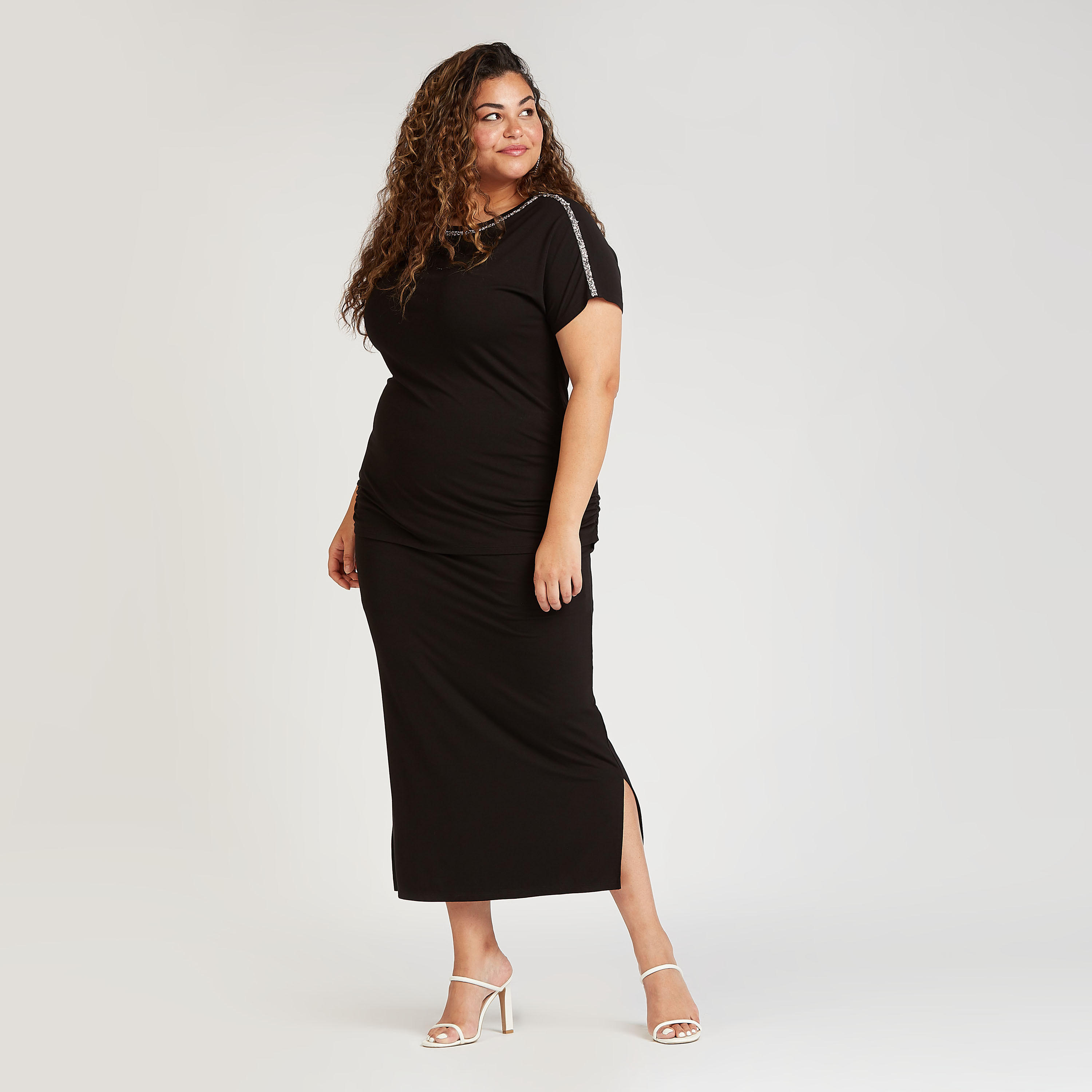بلوزة مزيَّنة بياقة مستديرة وأكمام قصيرة-women-clothing-shirtsandblouses-blouses-image-2