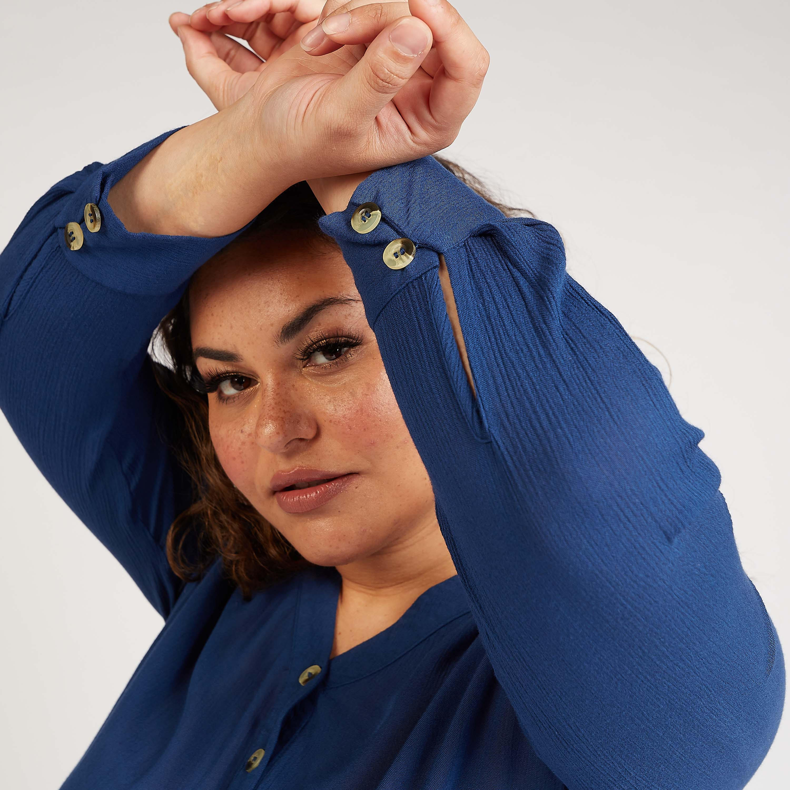 فستان قميص مستدام ميدي بارز الملمس بأكمام طويلة-women-clothing-dresses-image-3