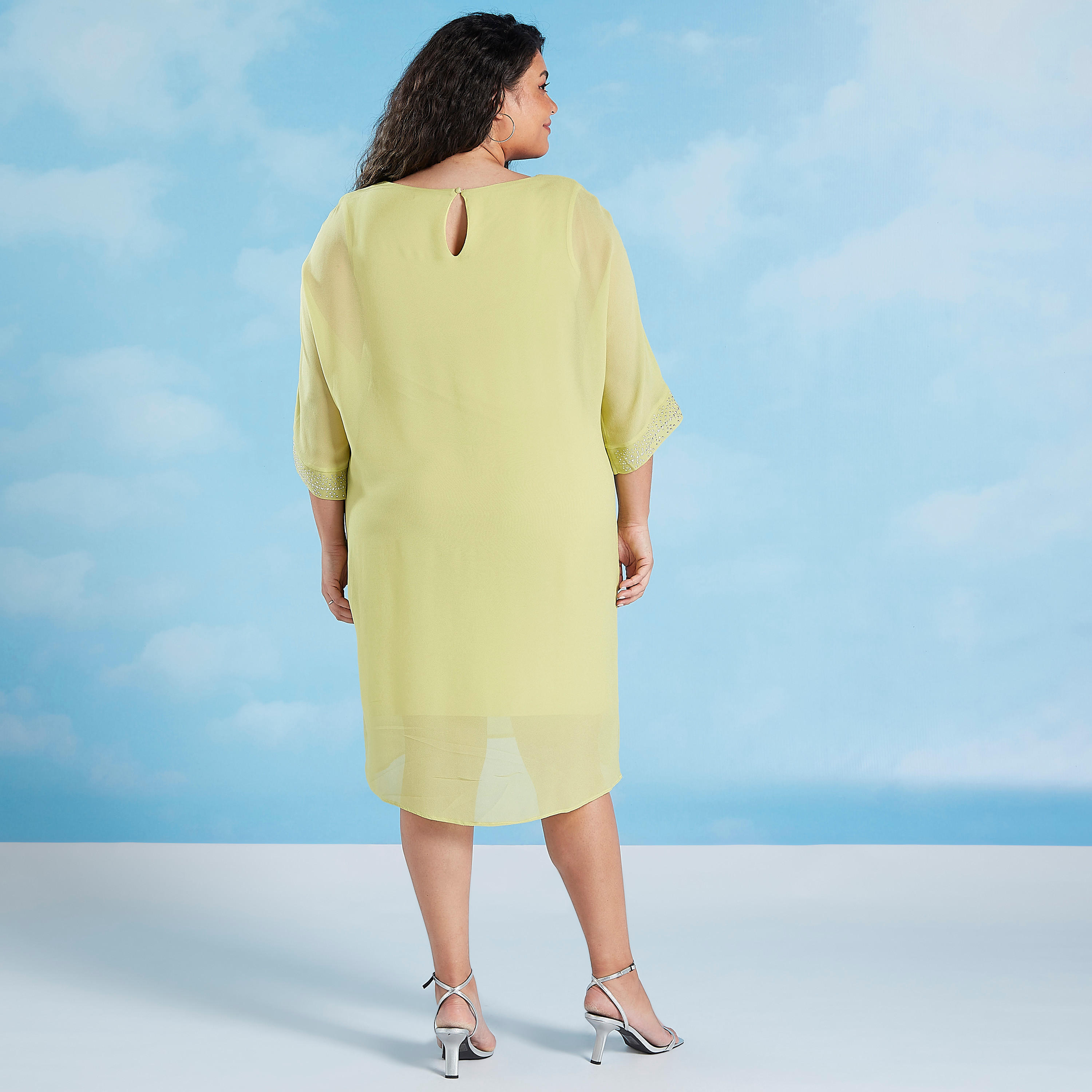 فستان واسع ميدي بارز الملمس بتفاصيل مزيّنة وأكمام 3/4-women-clothing-dresses-image-1