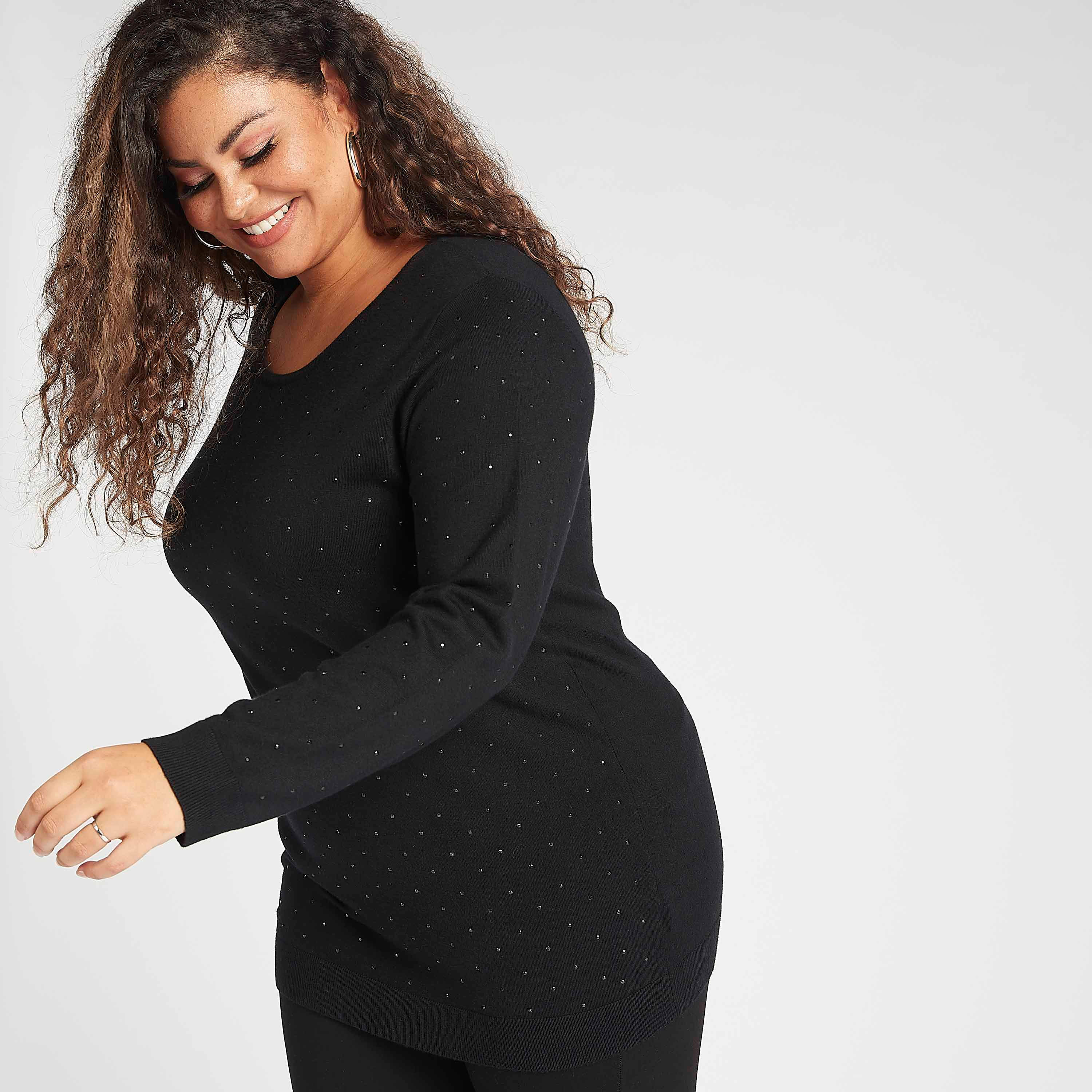 كنزة بياقة مستديرة وأكمام قصيرة وتفاصيل مزيّنة-women-winterwear-cardigansandjumpers-cardigans-image-4