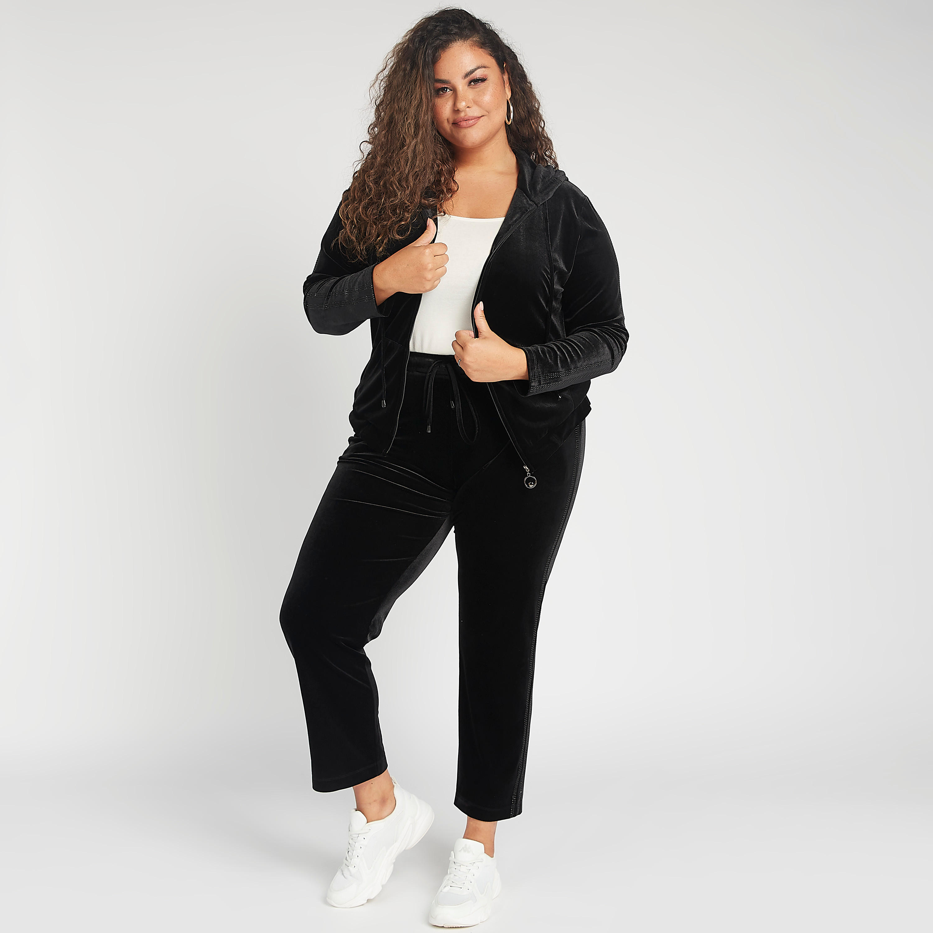 هودي بارز الملمس بسحّاب وتفاصيل شريطة وجيوب-women-winterwear-hoodiesandsweatshirts-sweatshirts-image-2