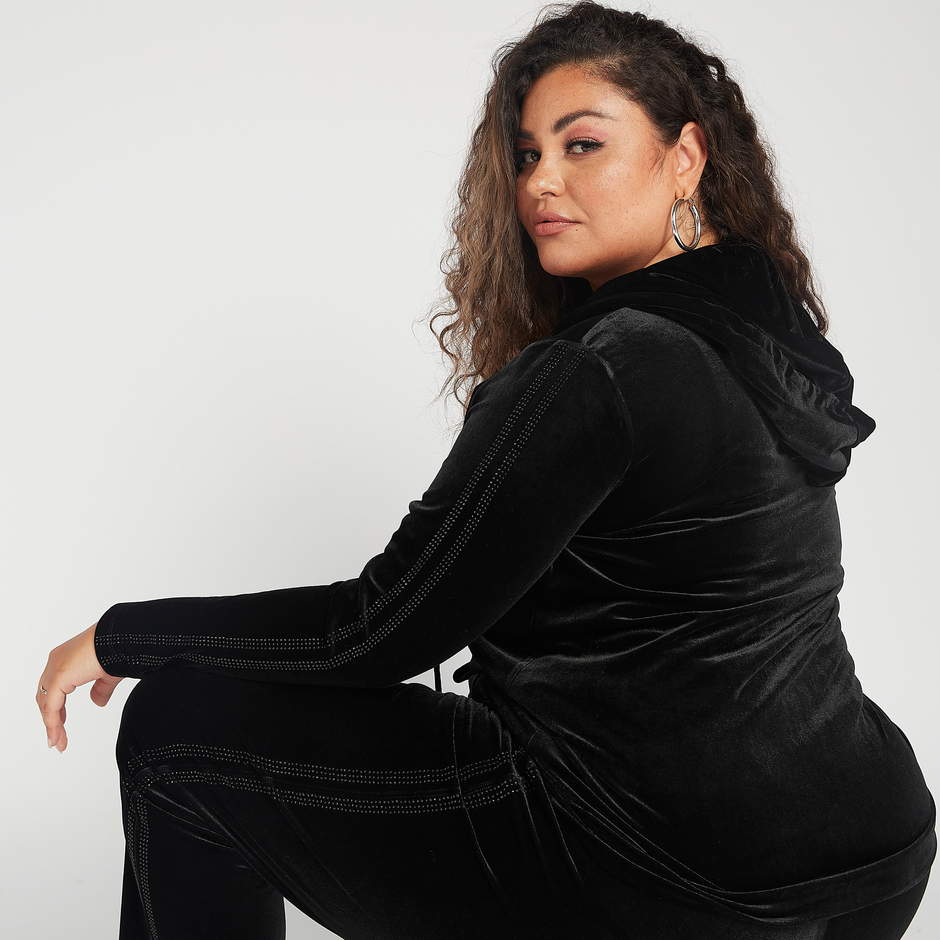 هودي بارز الملمس بسحّاب وتفاصيل شريطة وجيوب-women-winterwear-hoodiesandsweatshirts-sweatshirts-image-3