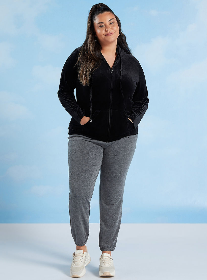 هودي مخملي بسحّاب وتفاصيل شريطة وجيوب-women-winterwear-coatsandjackets-jackets-image-2
