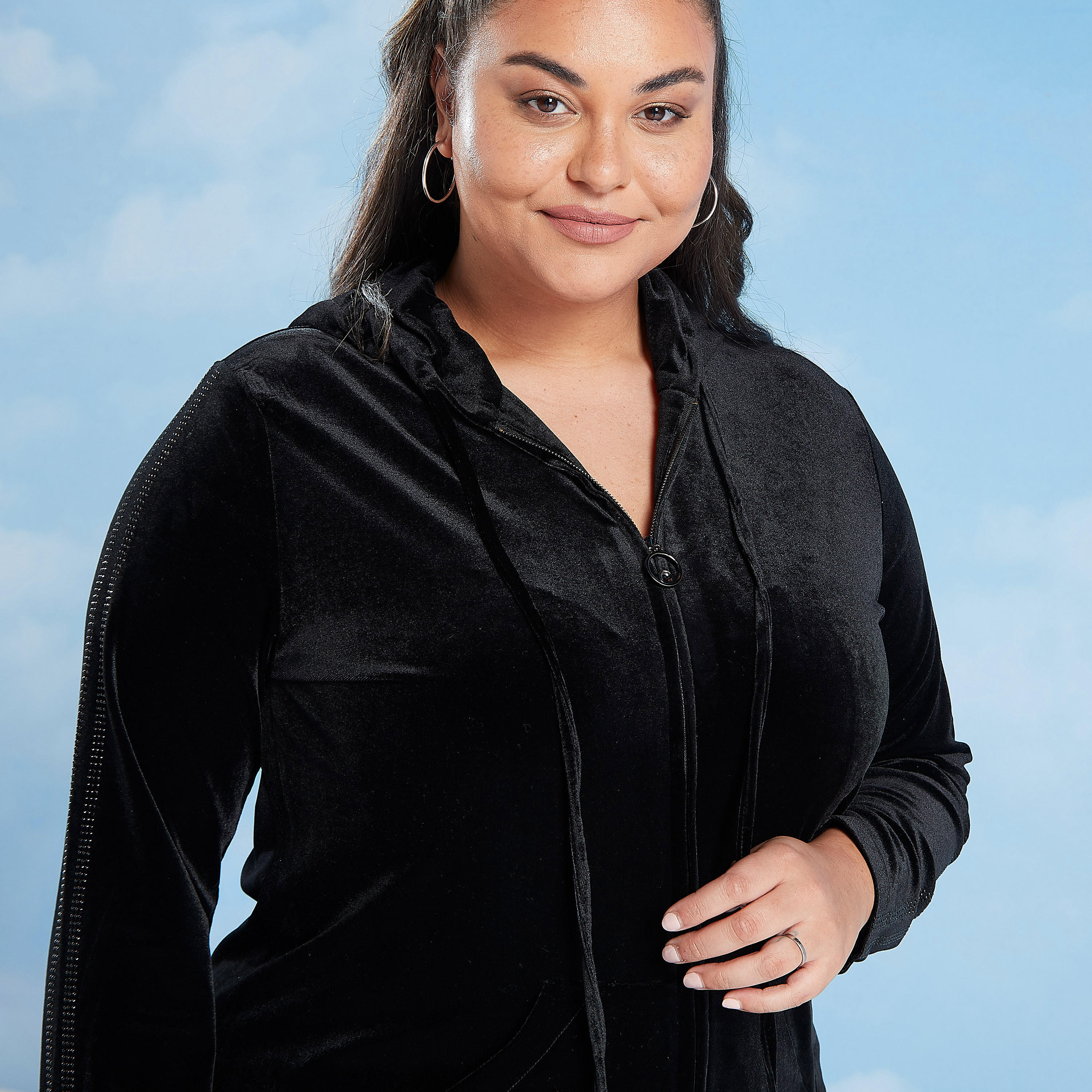 هودي مخملي بسحّاب وتفاصيل شريطة وجيوب-women-winterwear-coatsandjackets-jackets-image-3