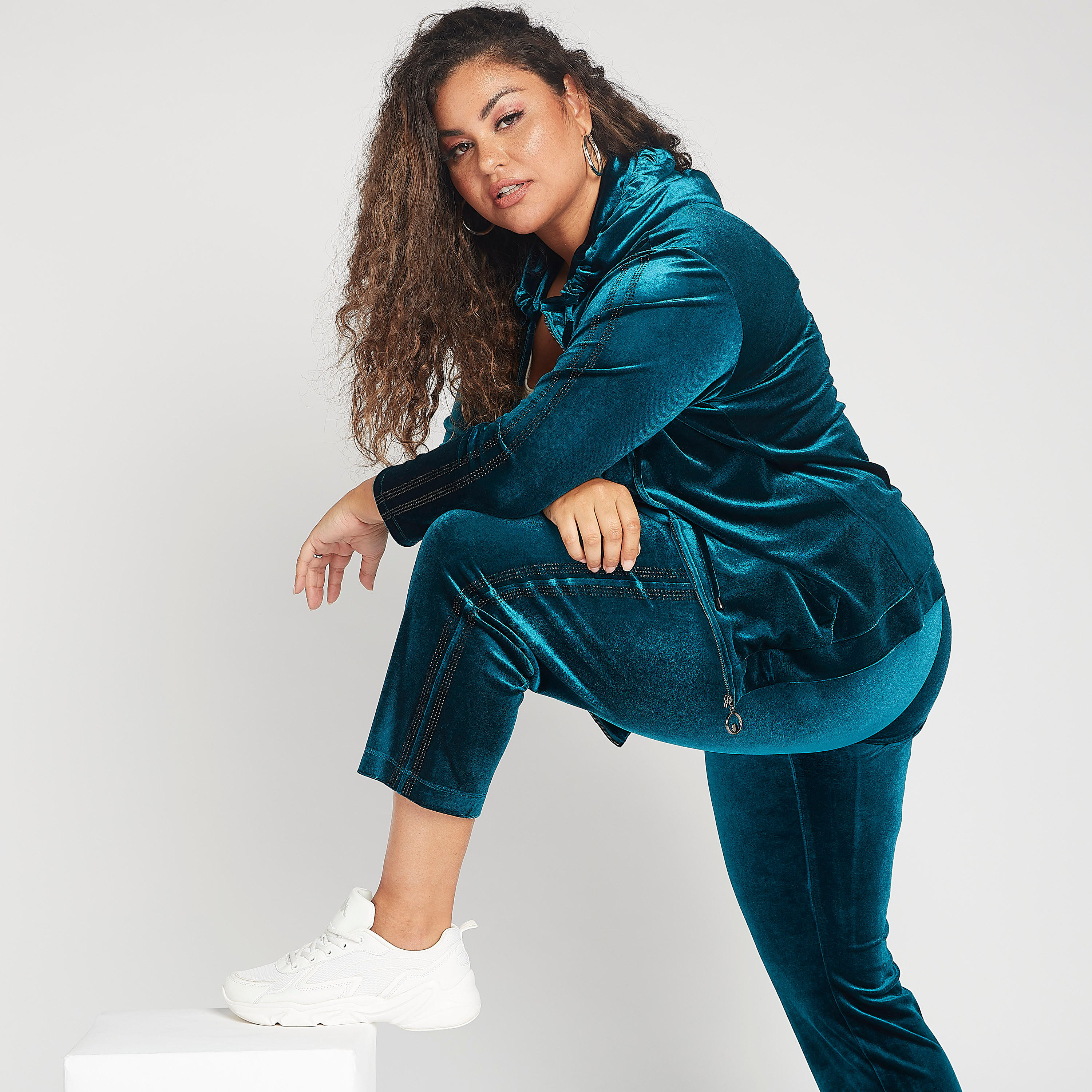 بنطلون مخملي قصير برباط إغلاق وجيوب-women-clothing-bottoms-trousers-image-3