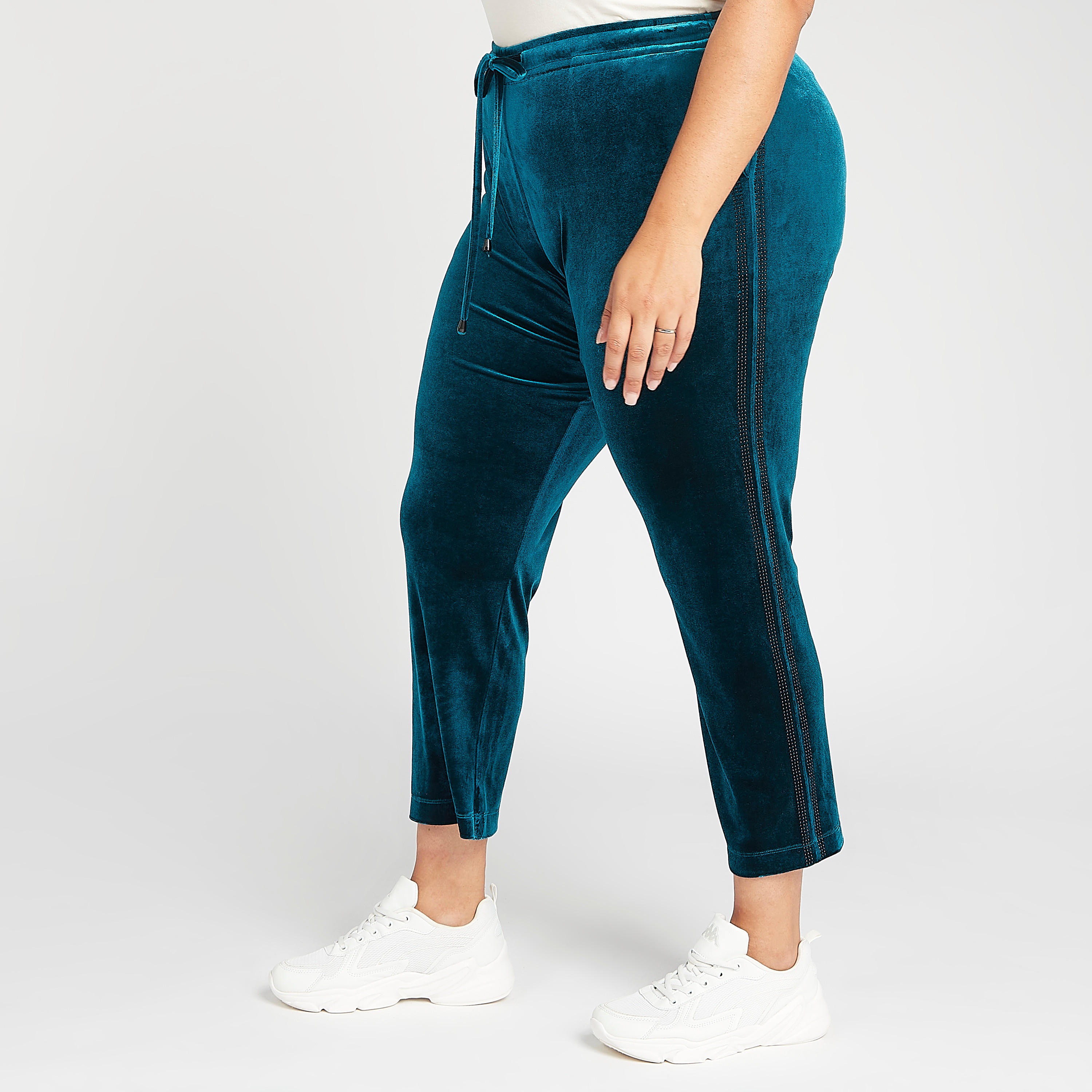 بنطلون مخملي قصير برباط إغلاق وجيوب-women-clothing-bottoms-trousers-image-1