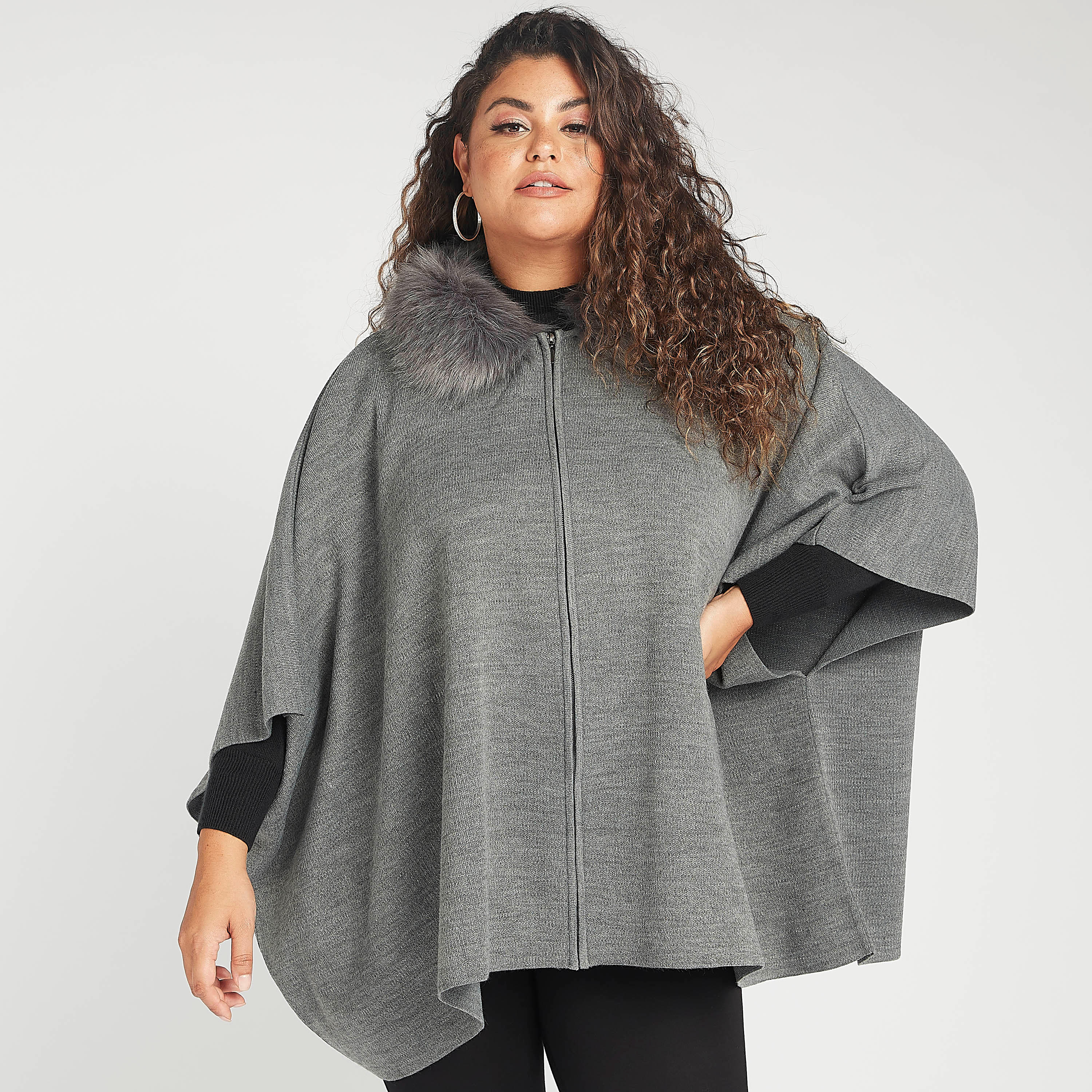سترة بونشو بارزة الملمس بسحّاب مع ياقة فرو-women-winterwear-cardigansandjumpers-cardigans-image-4
