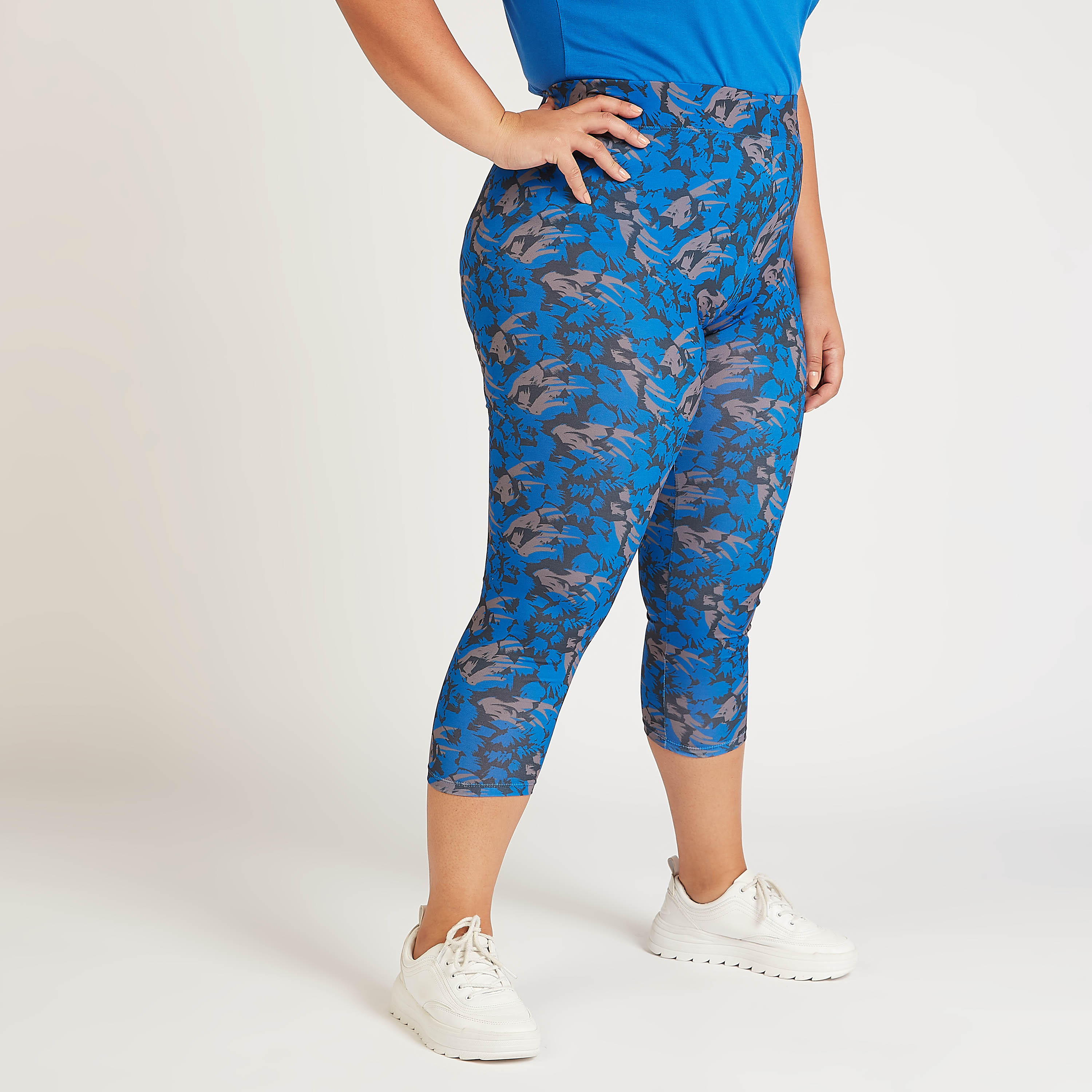 بنطلون ليقنز بطول 3/4 وخصر مطّاطي متوسط الإرتفاع وطبعات-women-clothing-bottoms-leggings-image-5