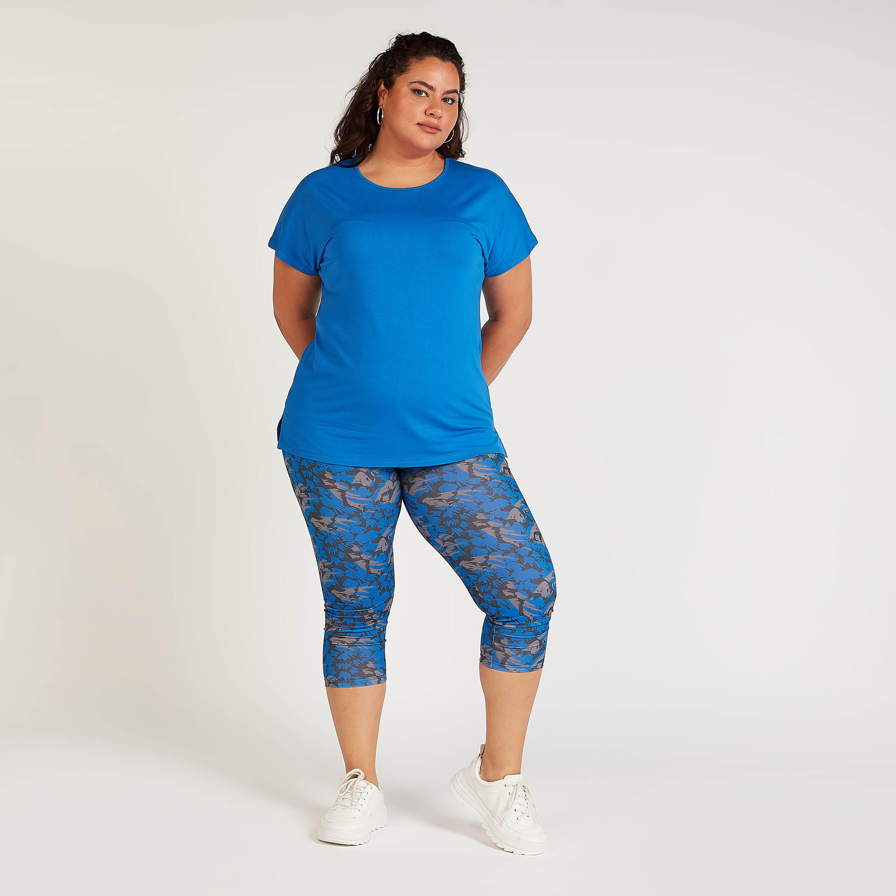 بنطلون ليقنز بطول 3/4 وخصر مطّاطي متوسط الإرتفاع وطبعات-women-clothing-bottoms-leggings-image-4