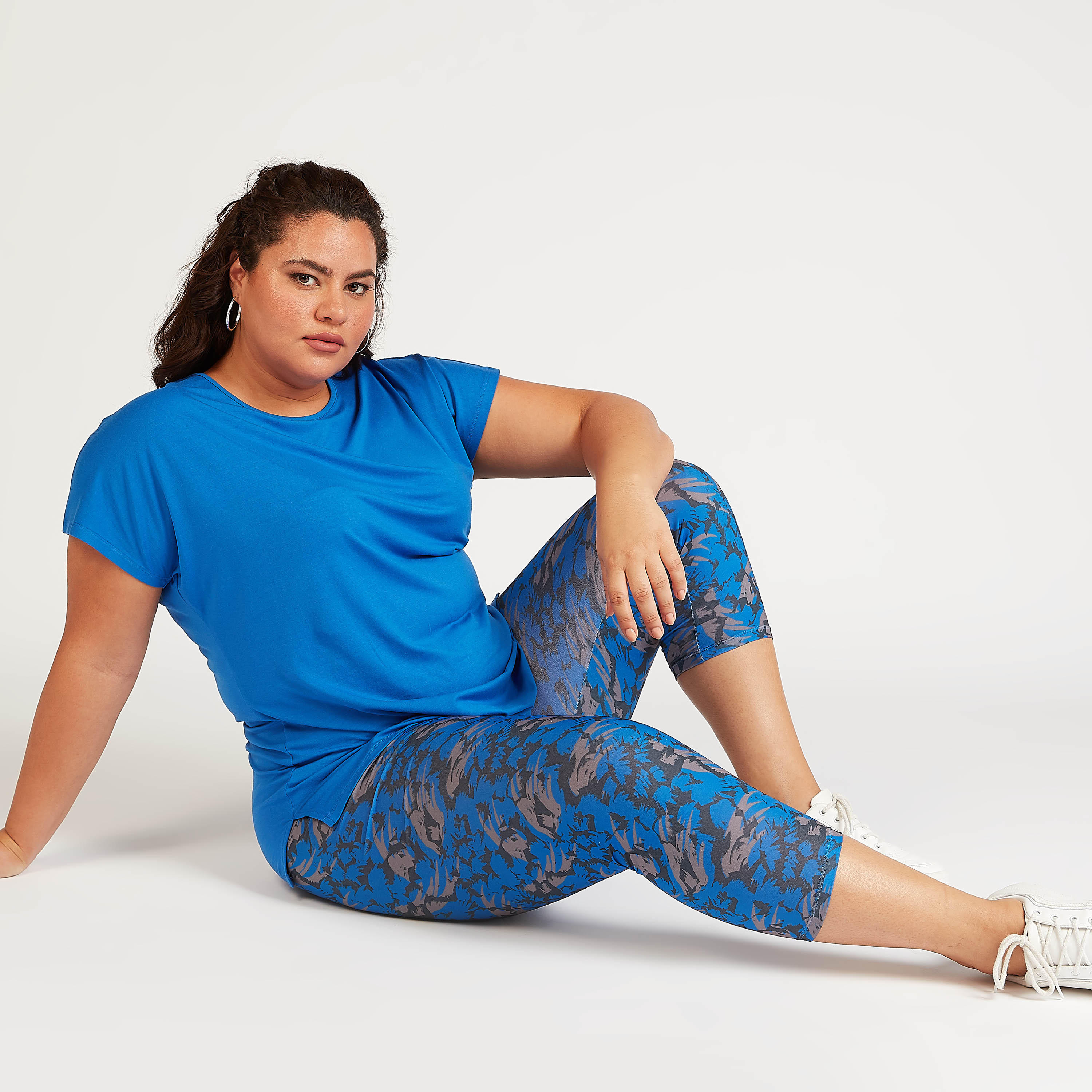 بنطلون ليقنز بطول 3/4 وخصر مطّاطي متوسط الإرتفاع وطبعات-women-clothing-bottoms-leggings-image-3