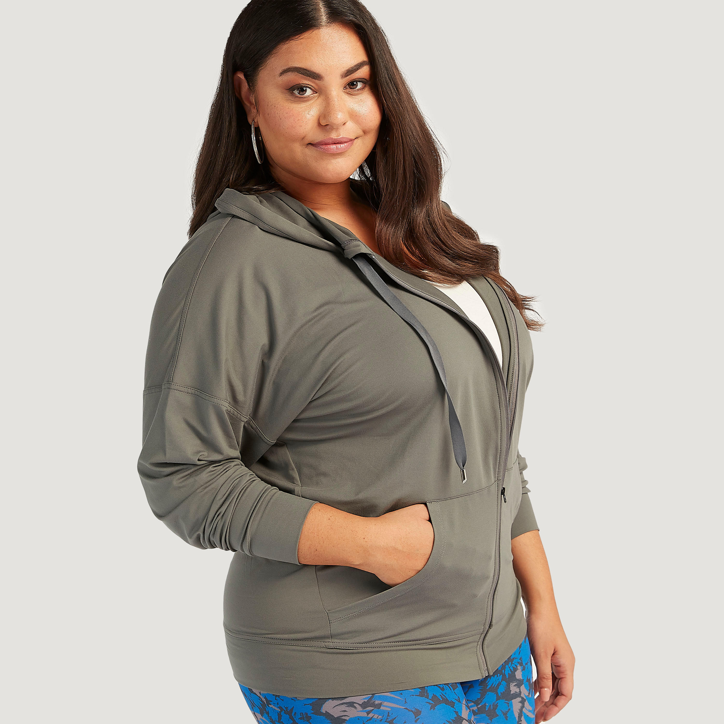 جاكيت بقبّعة سادة بسحّاب مع جيوب-women-winterwear-coatsandjackets-jackets-image-5