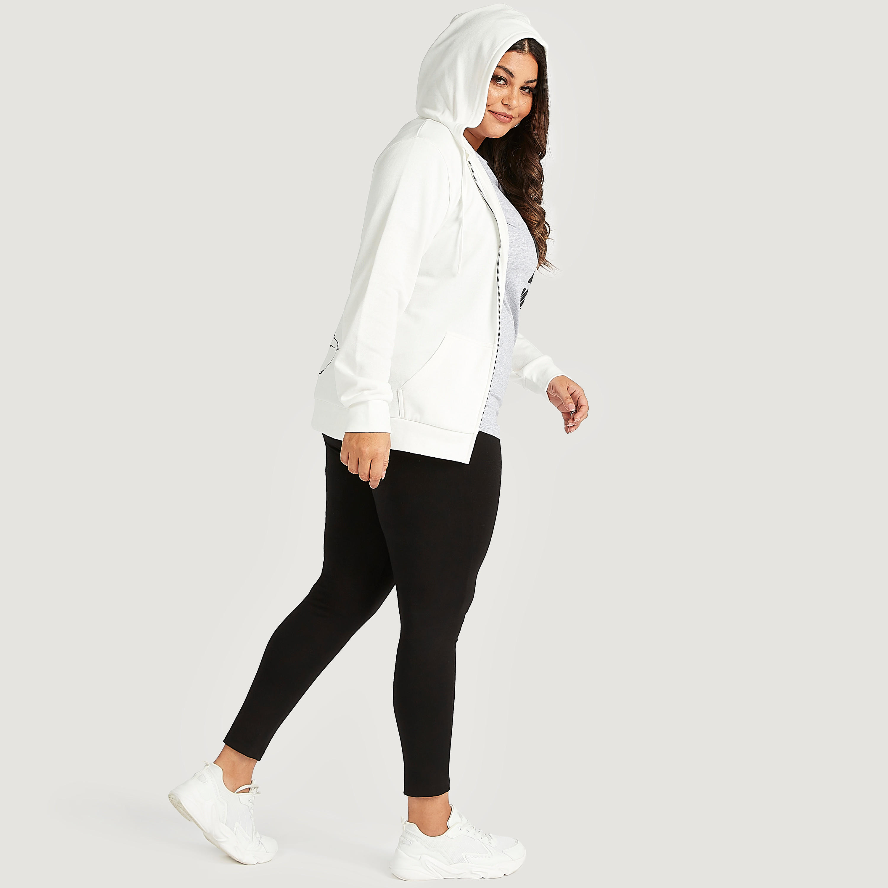 هودي بطبعات ميكي ماوس وسحّاب وأكمام طويلة-women-winterwear-hoodiesandsweatshirts-sweatshirts-image-2