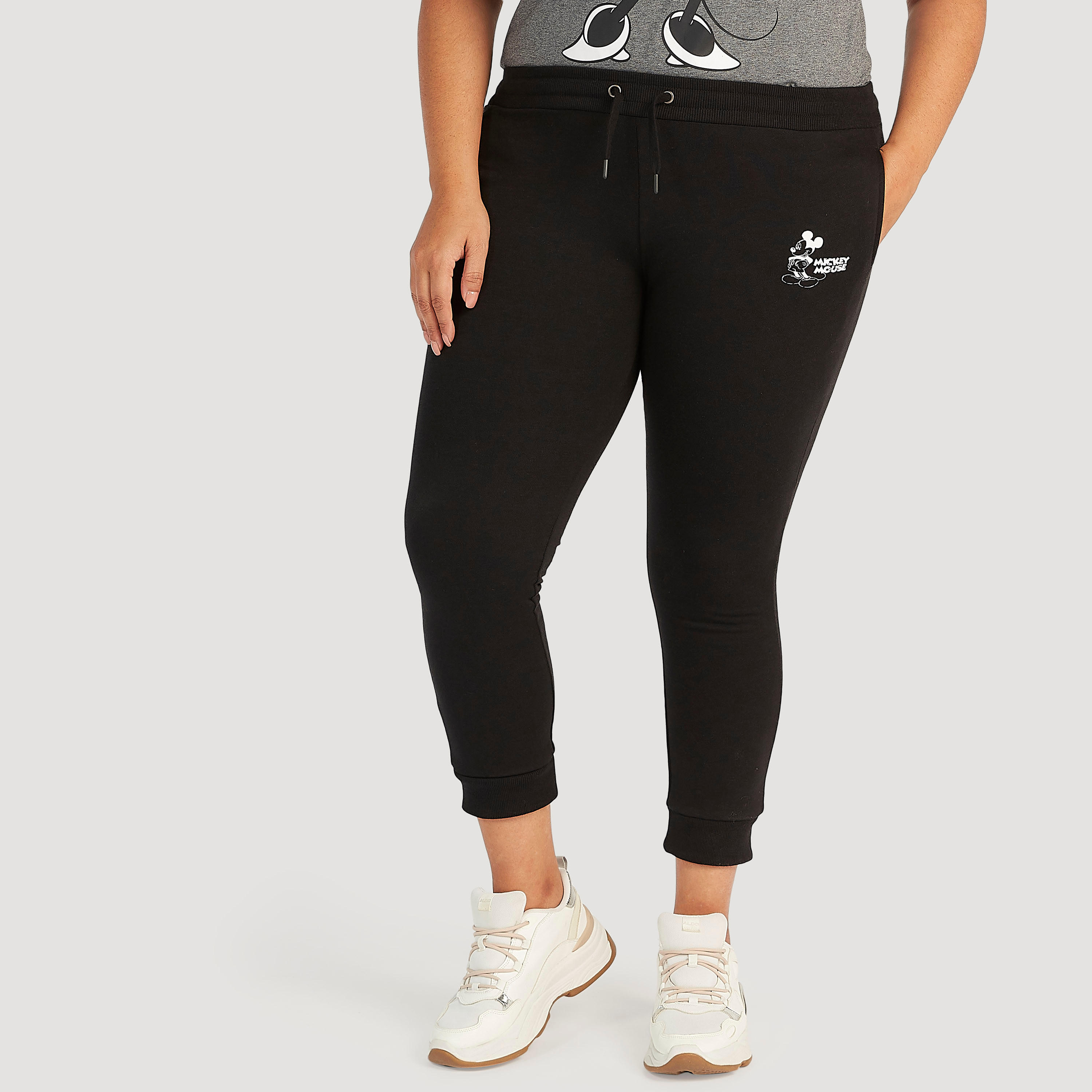 بنطلون رياضي بطبعات ميكي ماوس وجيوب-women-clothing-bottoms-joggers-image-4