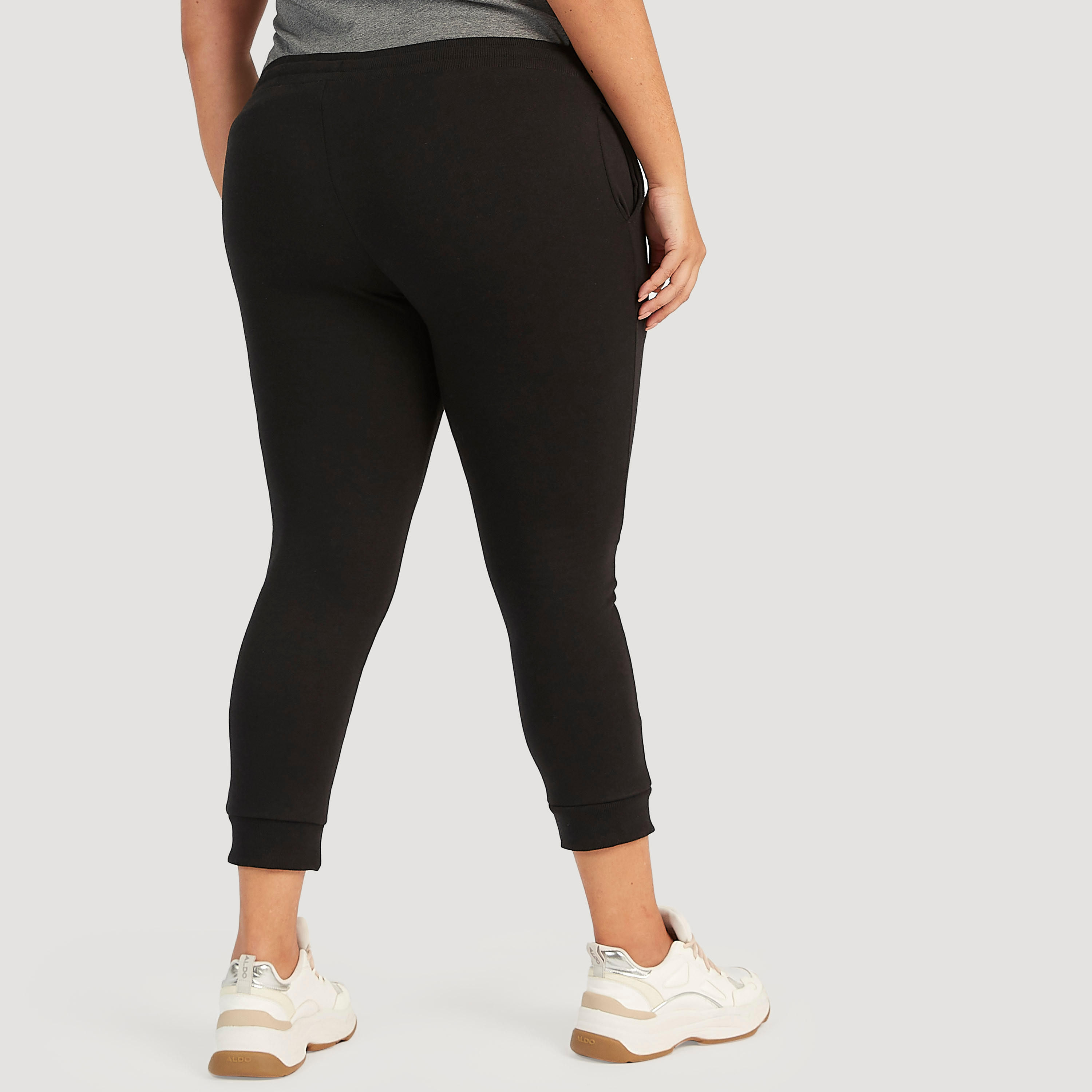بنطلون رياضي بطبعات ميكي ماوس وجيوب-women-clothing-bottoms-joggers-image-2