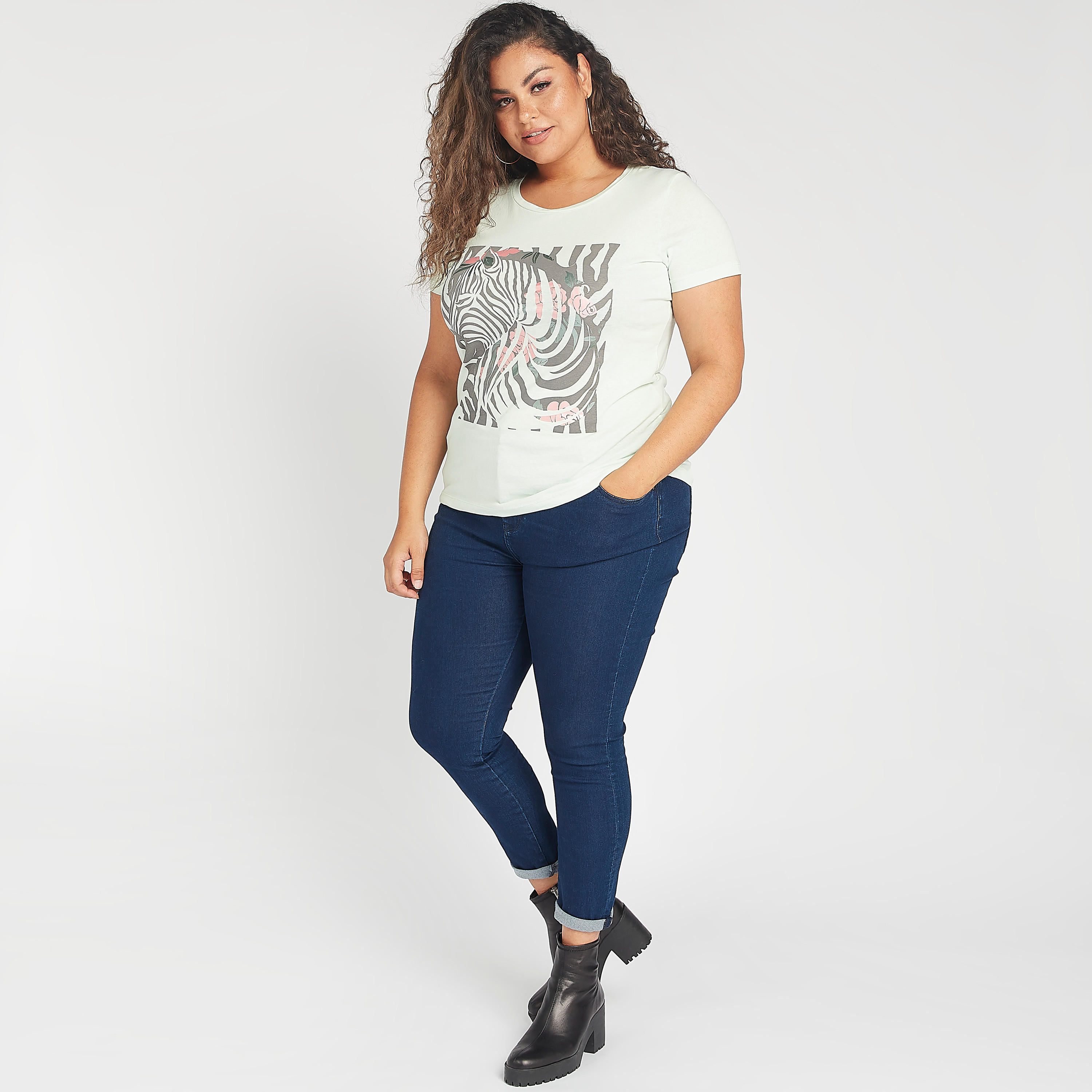 تيشيرت بياقة مستديرة وأكمام قصيرة وطبعات-women-clothing-tshirts-image-3