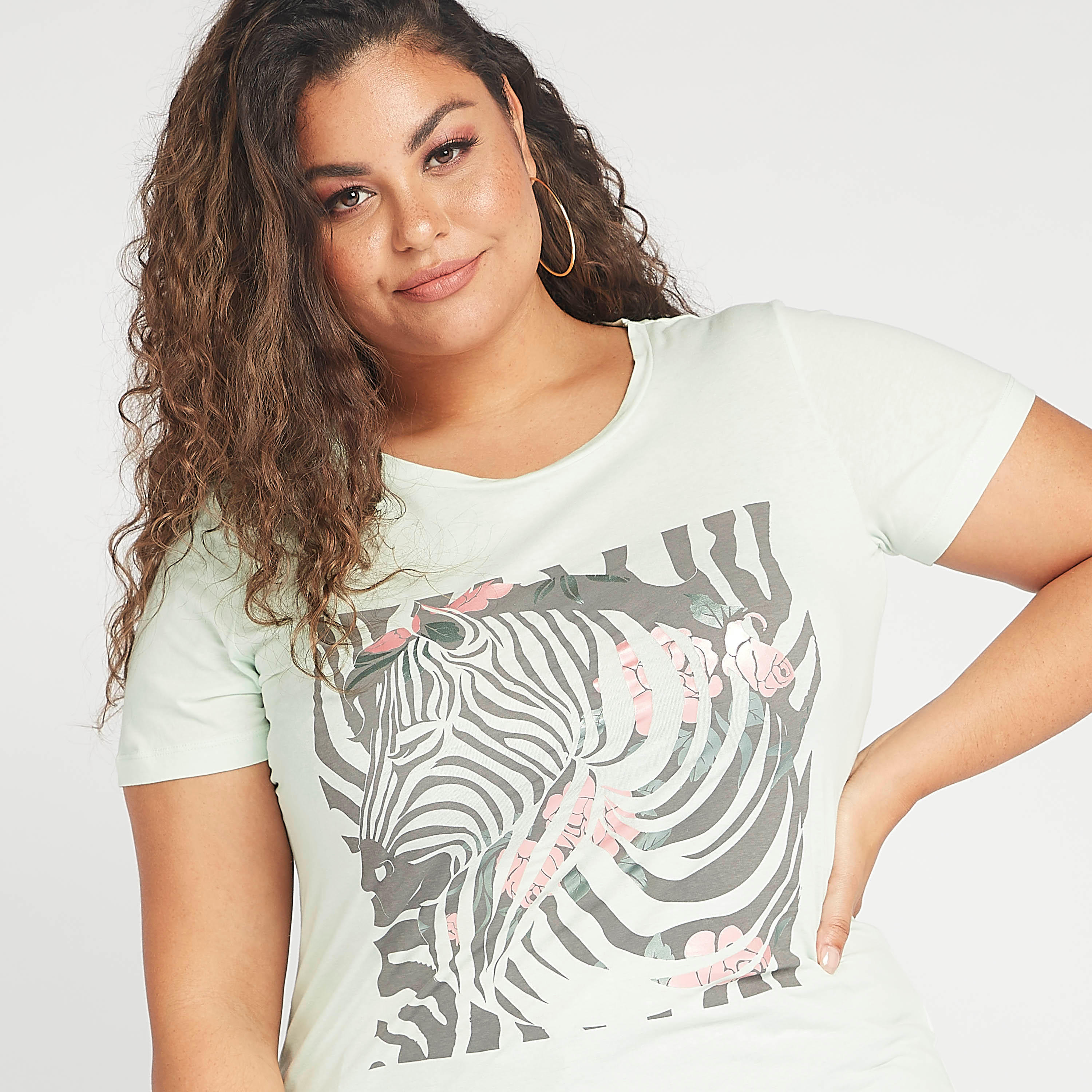 تيشيرت بياقة مستديرة وأكمام قصيرة وطبعات-women-clothing-tshirts-image-2