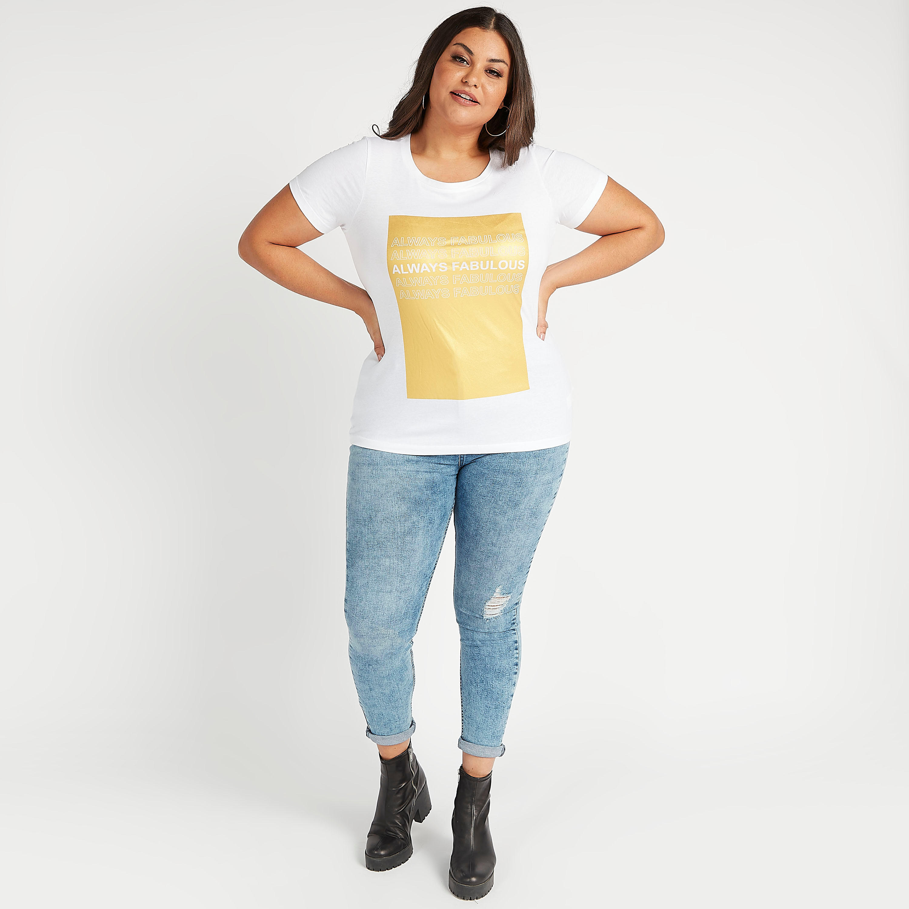 تيشيرت مستدام بياقة مستديرة وأكمام قصيرة وطبعات شعار-women-clothing-tshirts-image-2