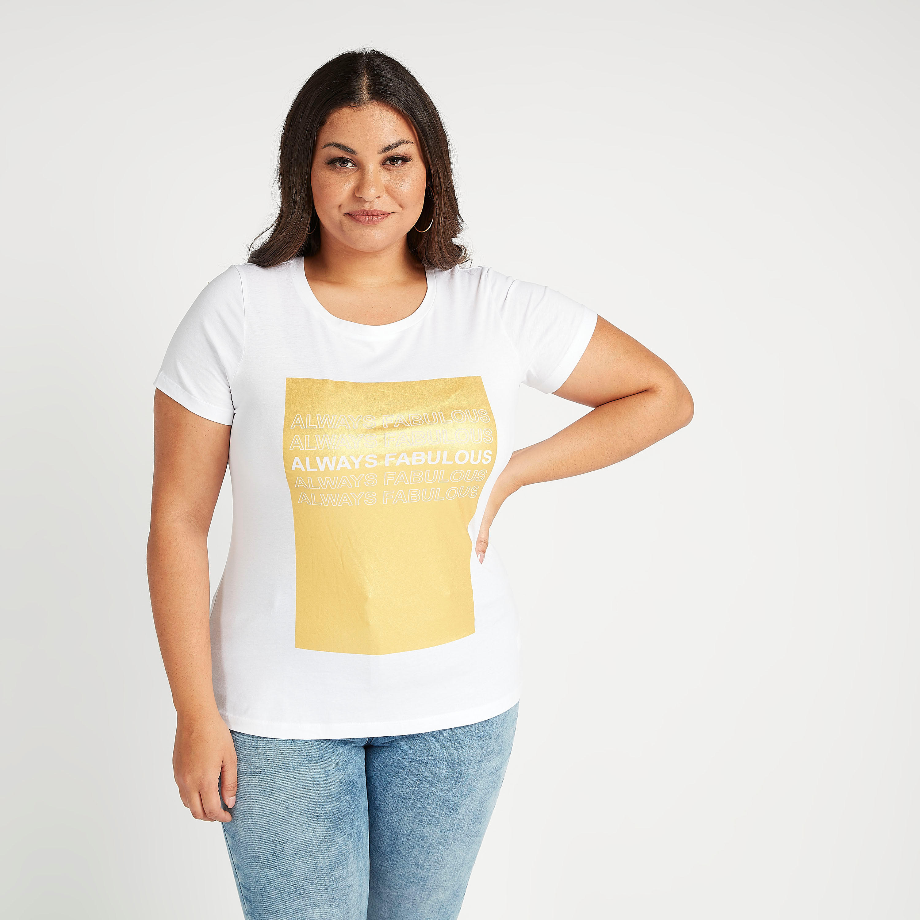 تيشيرت مستدام بياقة مستديرة وأكمام قصيرة وطبعات شعار-women-clothing-tshirts-image-4