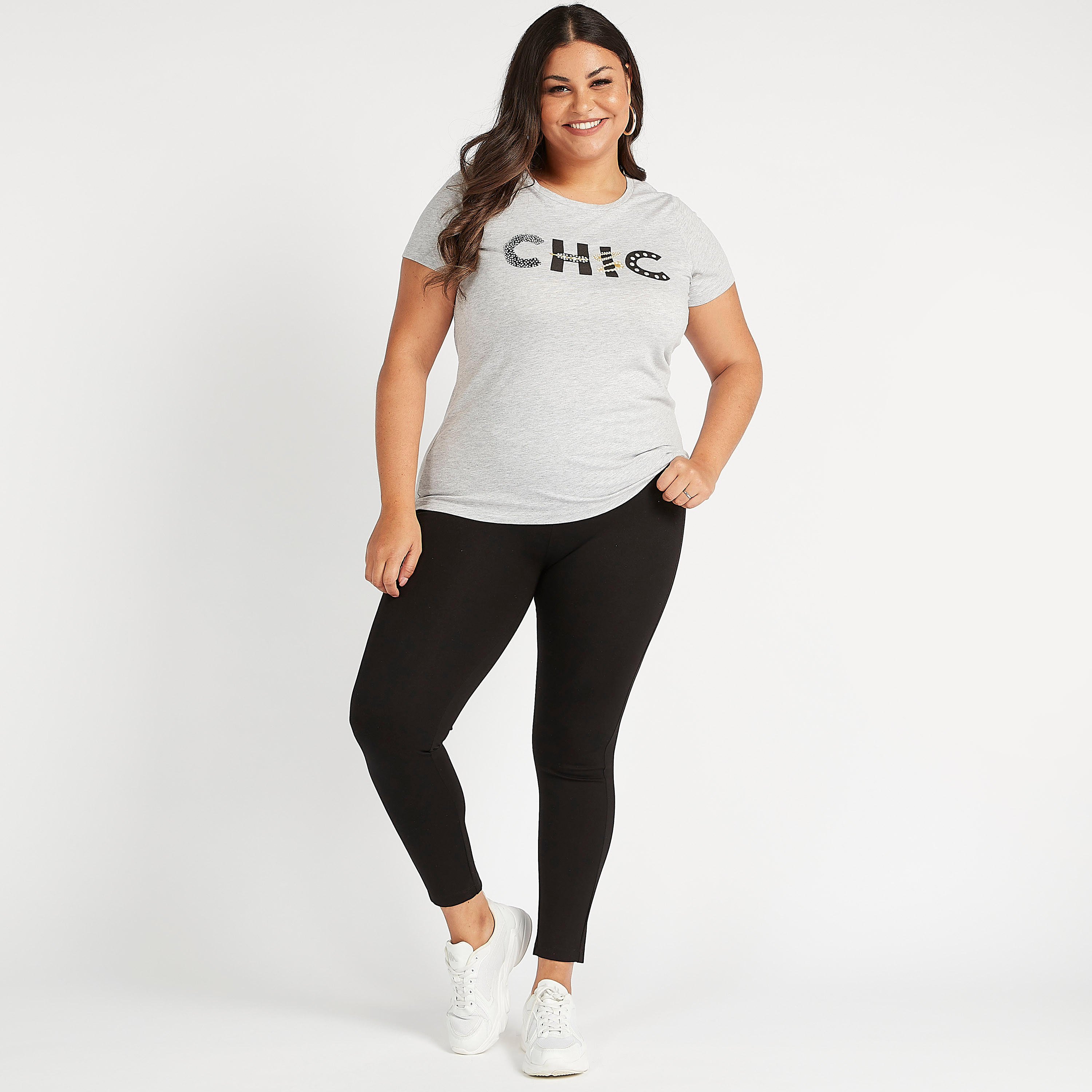 تيشيرت مستدام بطبعات شعار وياقة مستديرة وأكمام قصيرة-women-clothing-tshirts-image-2