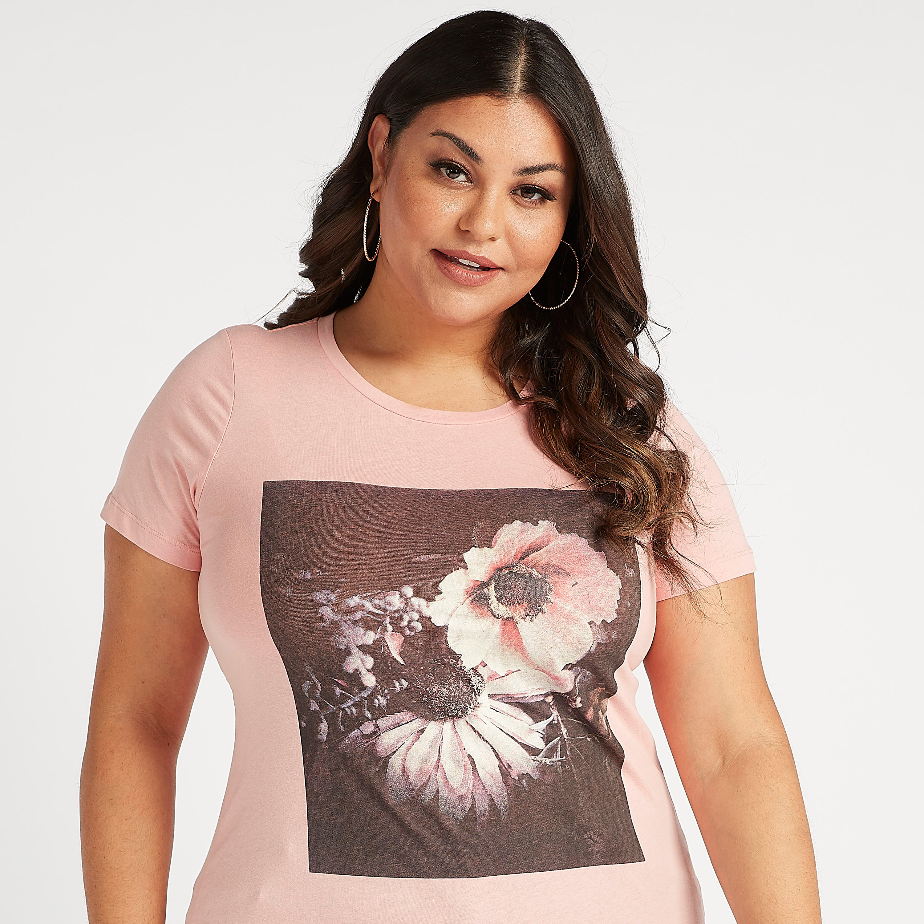 تيشيرت بياقة مستديرة وأكمام قصيرة وطبعات أزهار-women-clothing-tshirts-image-1