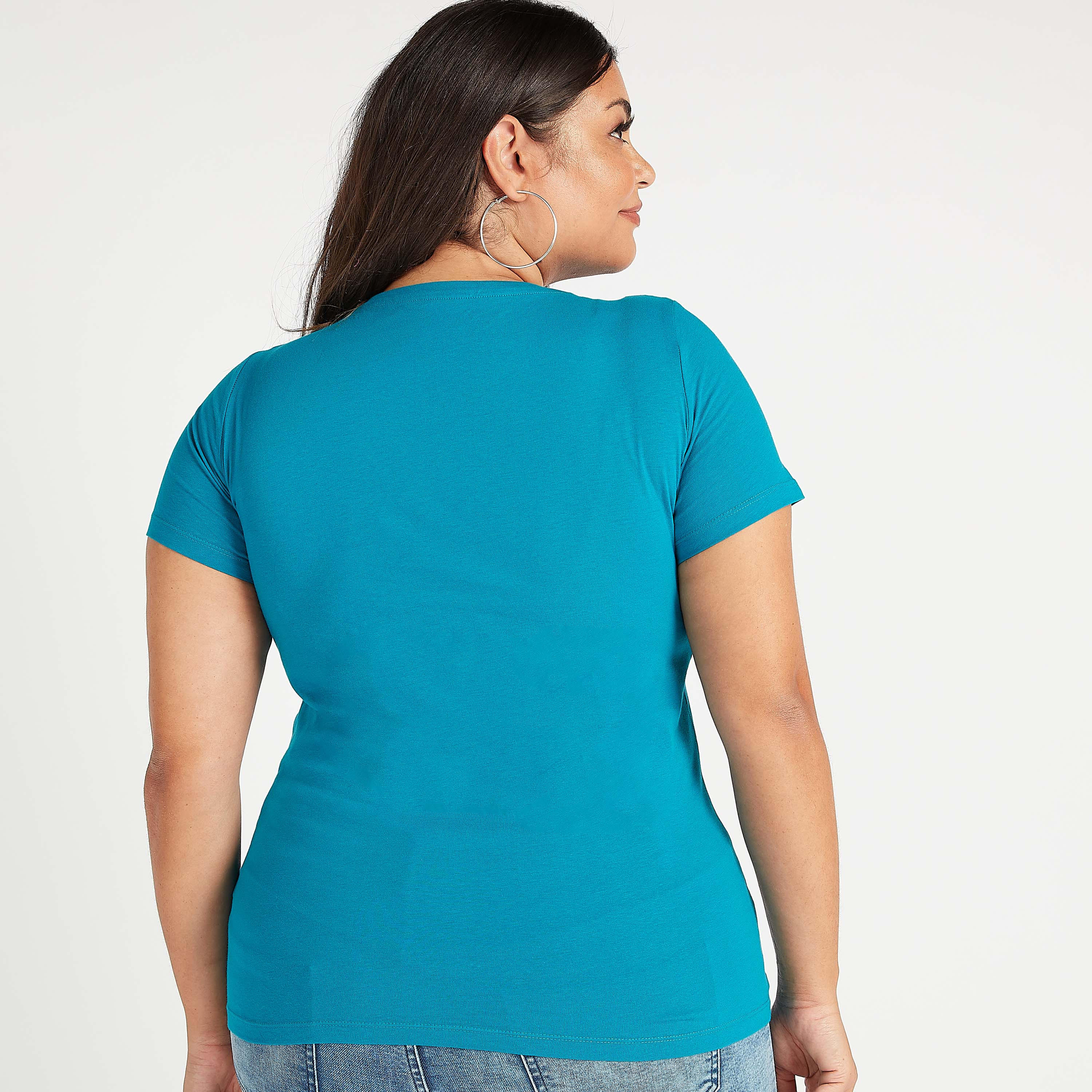 تيشيرت مستدام بياقة ضيّقة وأكمام قصيرة وطبعات شعار-women-clothing-tshirts-image-4