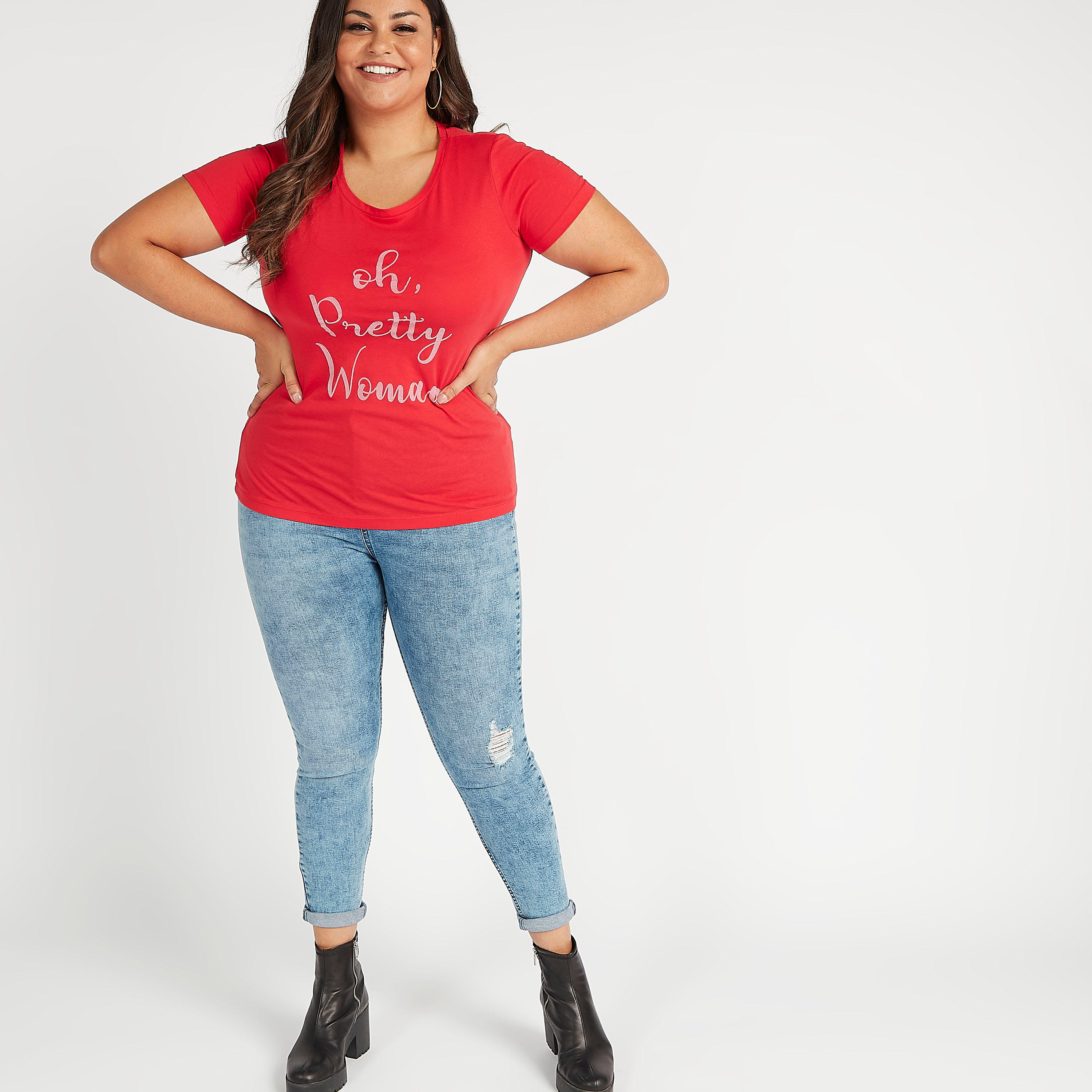 تيشيرت مستدام بياقة ضيّقة وأكمام قصيرة وطبعات شعار-women-clothing-tshirts-image-4