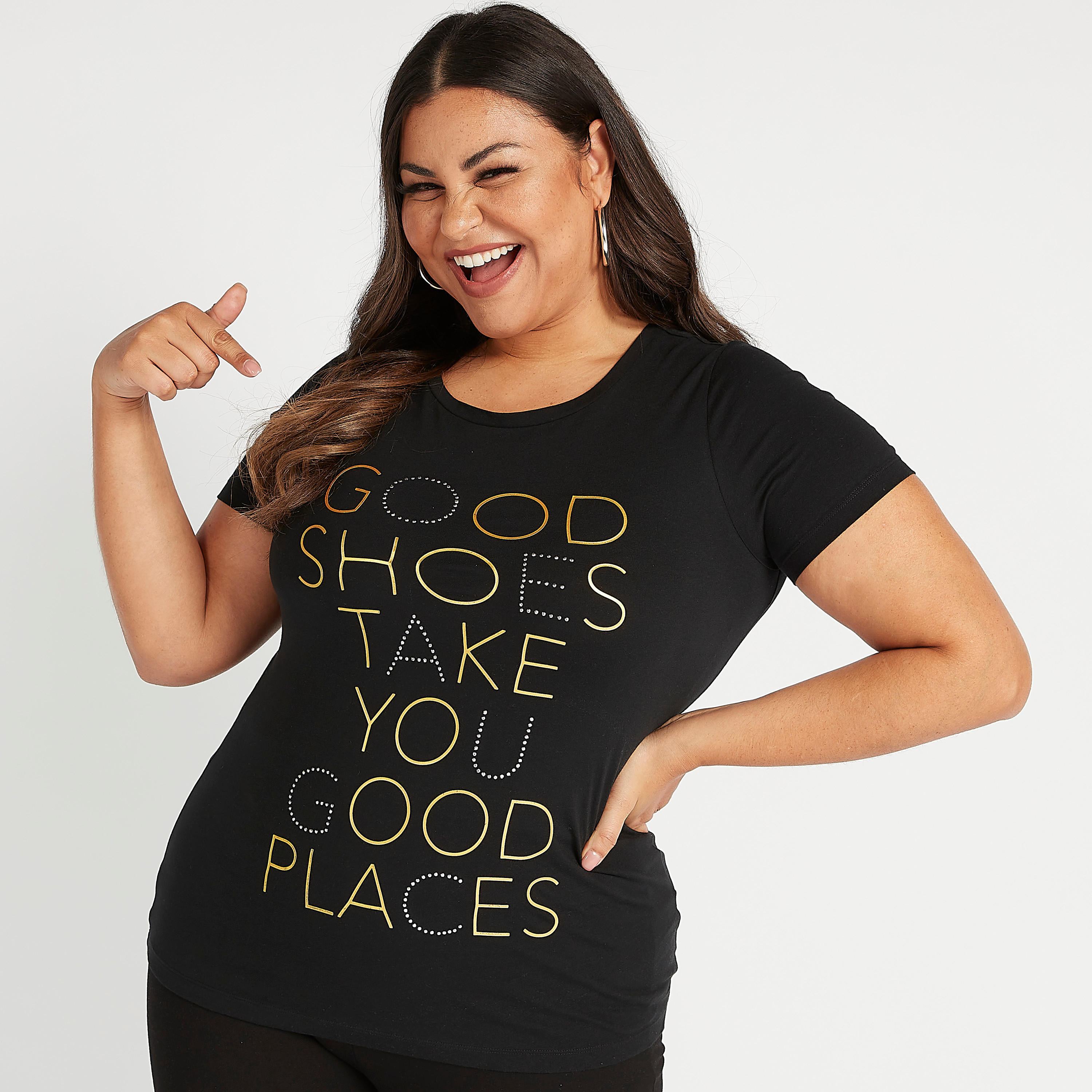 تيشيرت مستدام بياقة ضيّقة وأكمام قصيرة وطبعات شعار-women-clothing-tshirts-image-1
