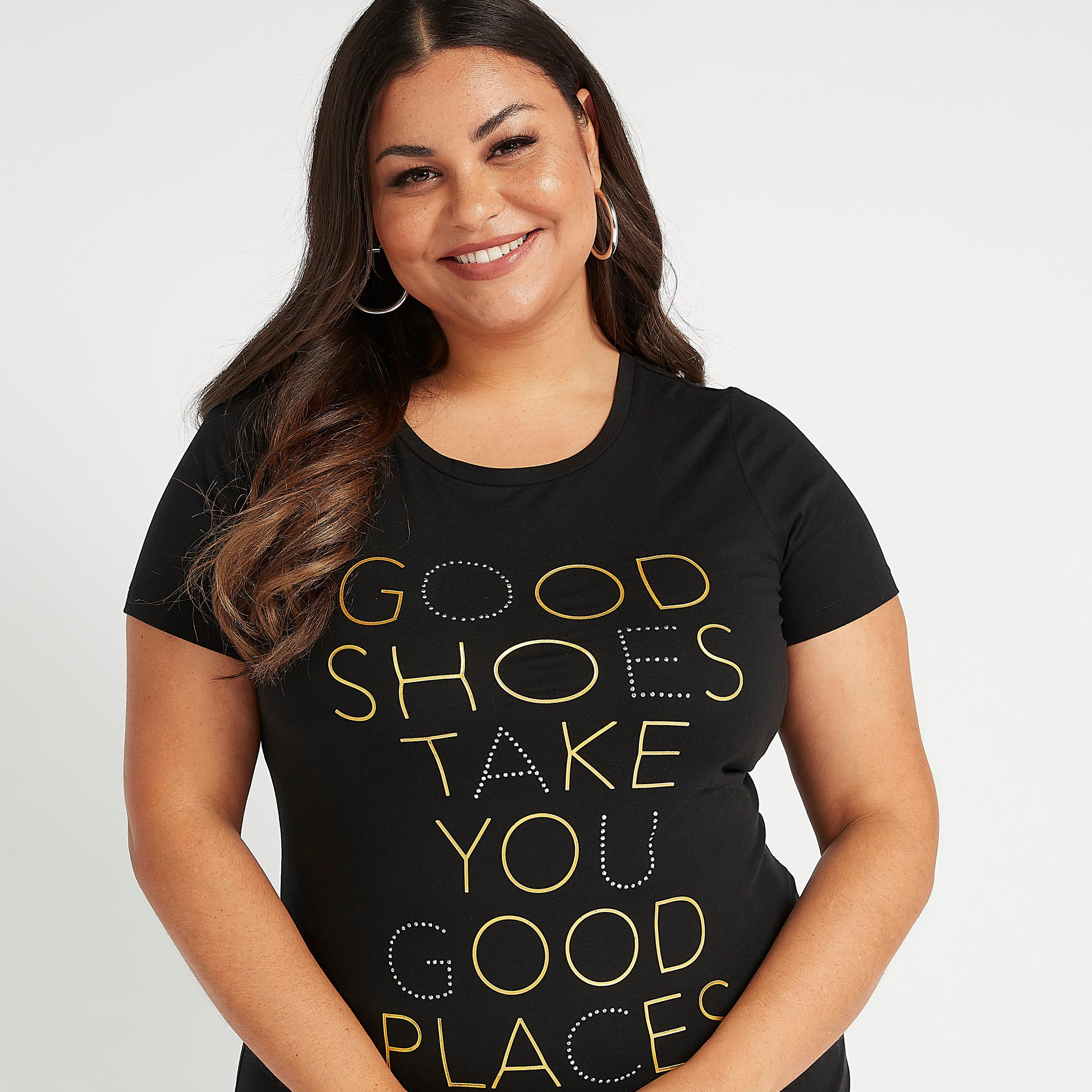 تيشيرت مستدام بياقة ضيّقة وأكمام قصيرة وطبعات شعار-women-clothing-tshirts-image-3