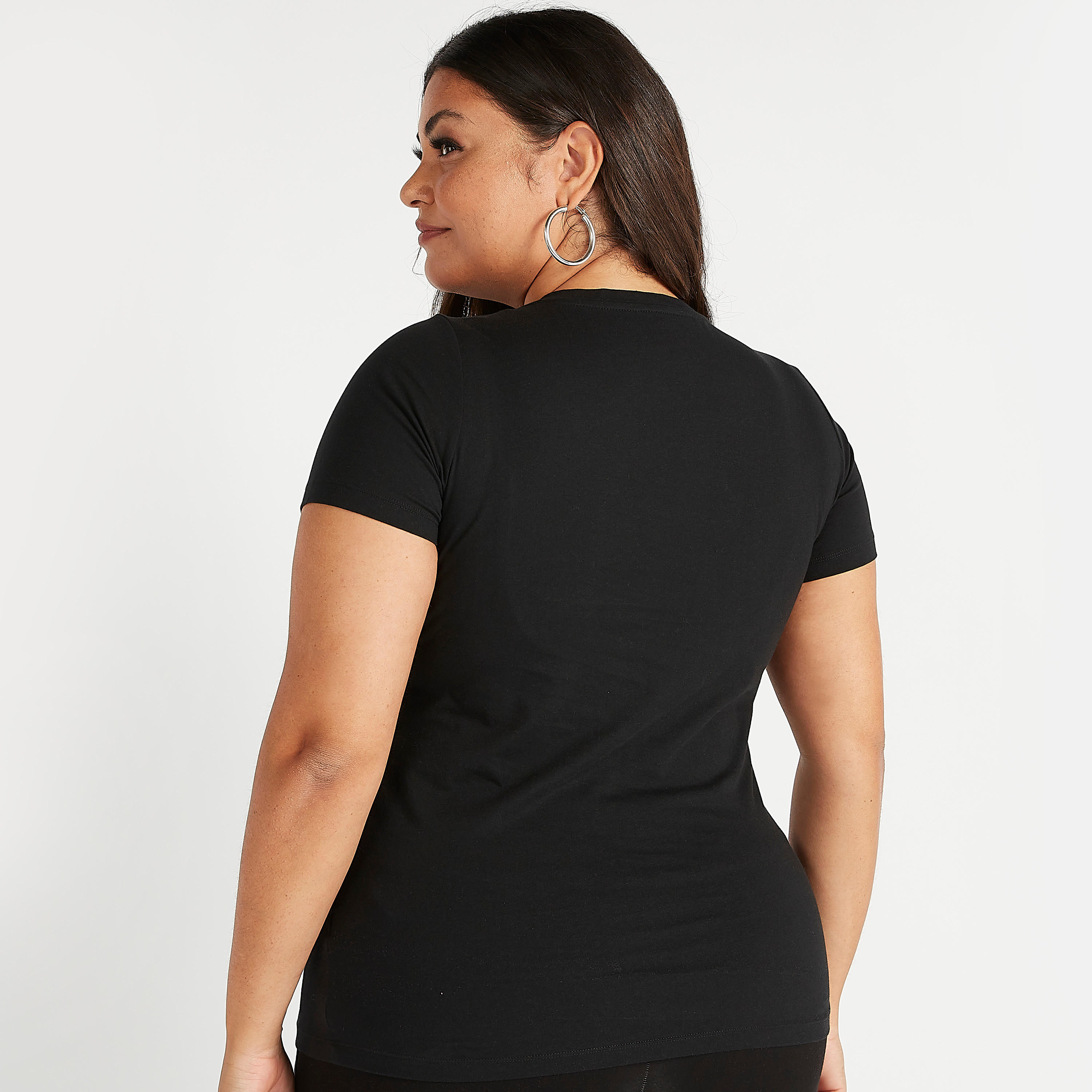تيشيرت مستدام بياقة ضيّقة وأكمام قصيرة وطبعات شعار-women-clothing-tshirts-image-4