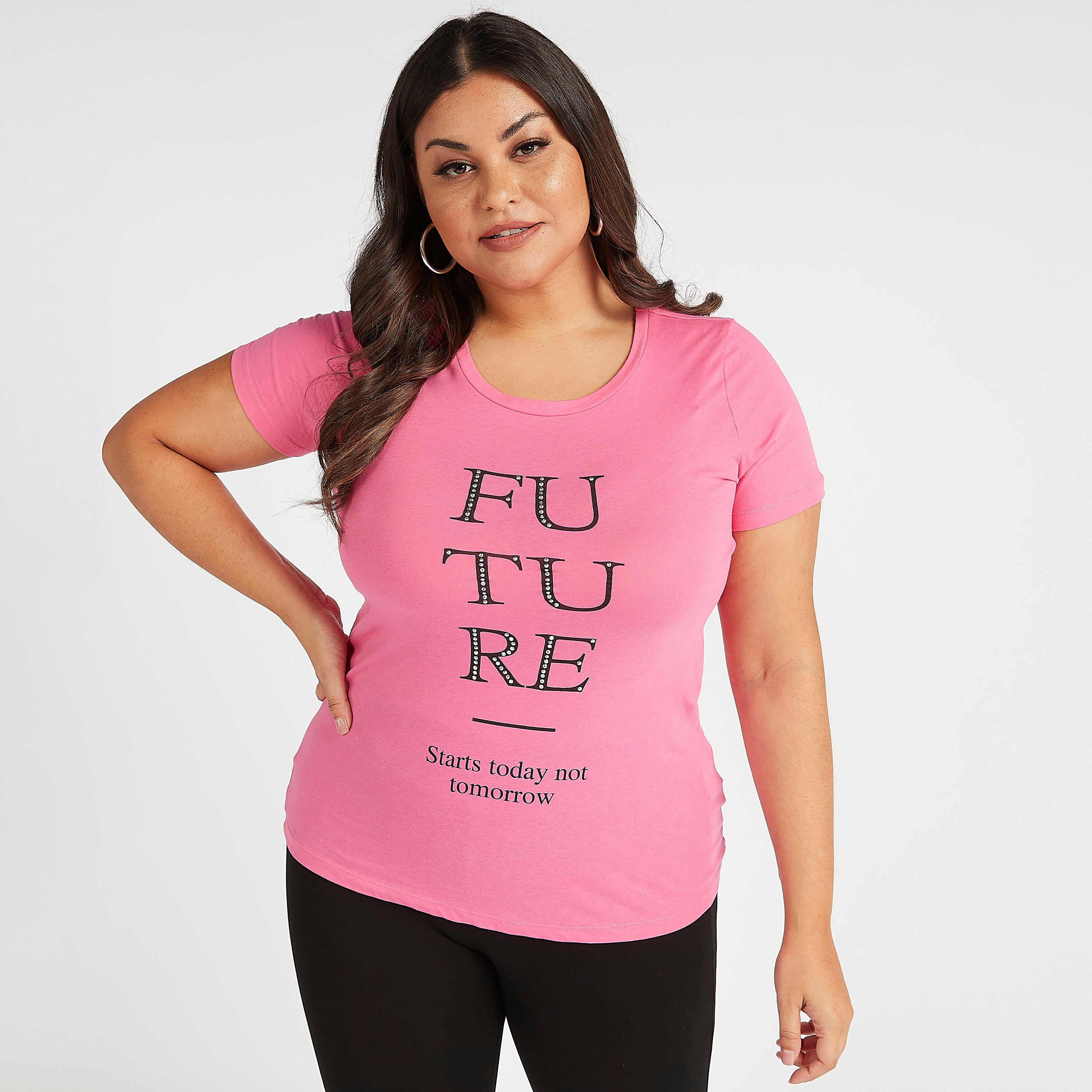 تيشيرت مستدام مزيّن بياقة مستديرة وأكمام قصيرة-women-clothing-tshirts-image-1