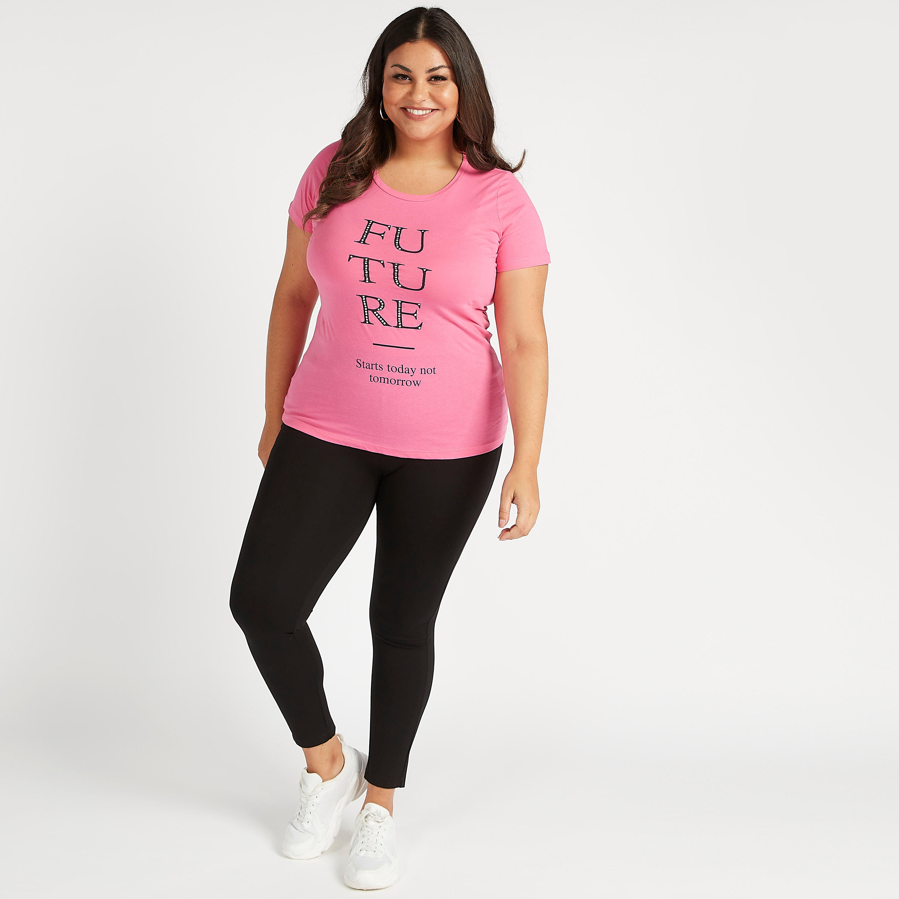 تيشيرت مستدام مزيّن بياقة مستديرة وأكمام قصيرة-women-clothing-tshirts-image-2