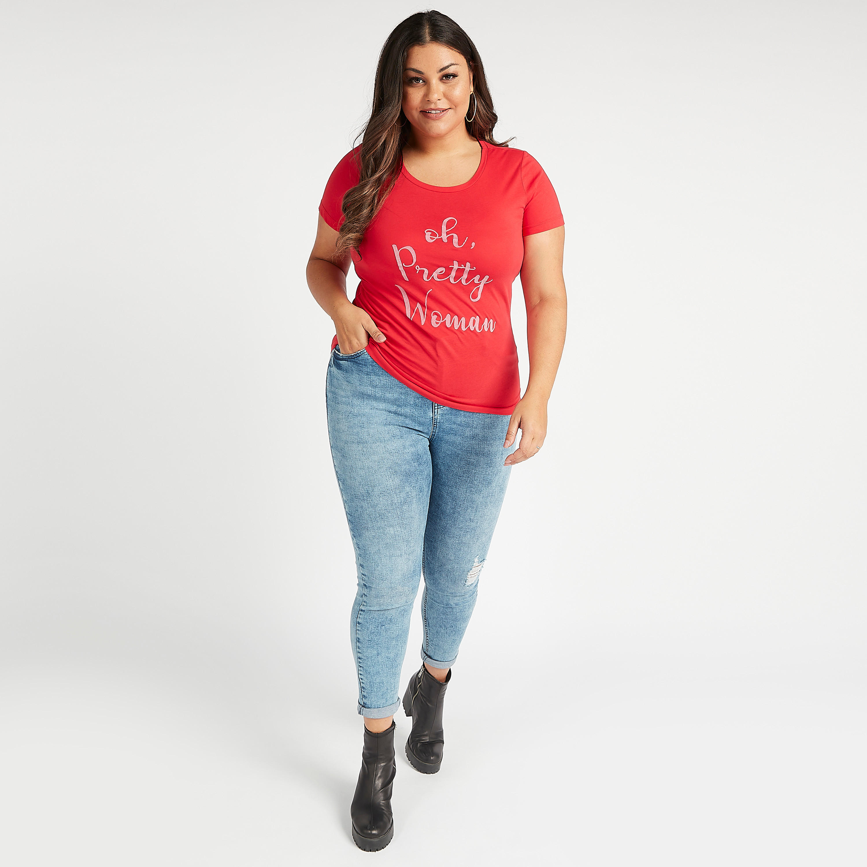 تيشيرت مستدام بطبعات شعار وياقة مستديرة وأكمام قصيرة-women-clothing-tshirts-image-2