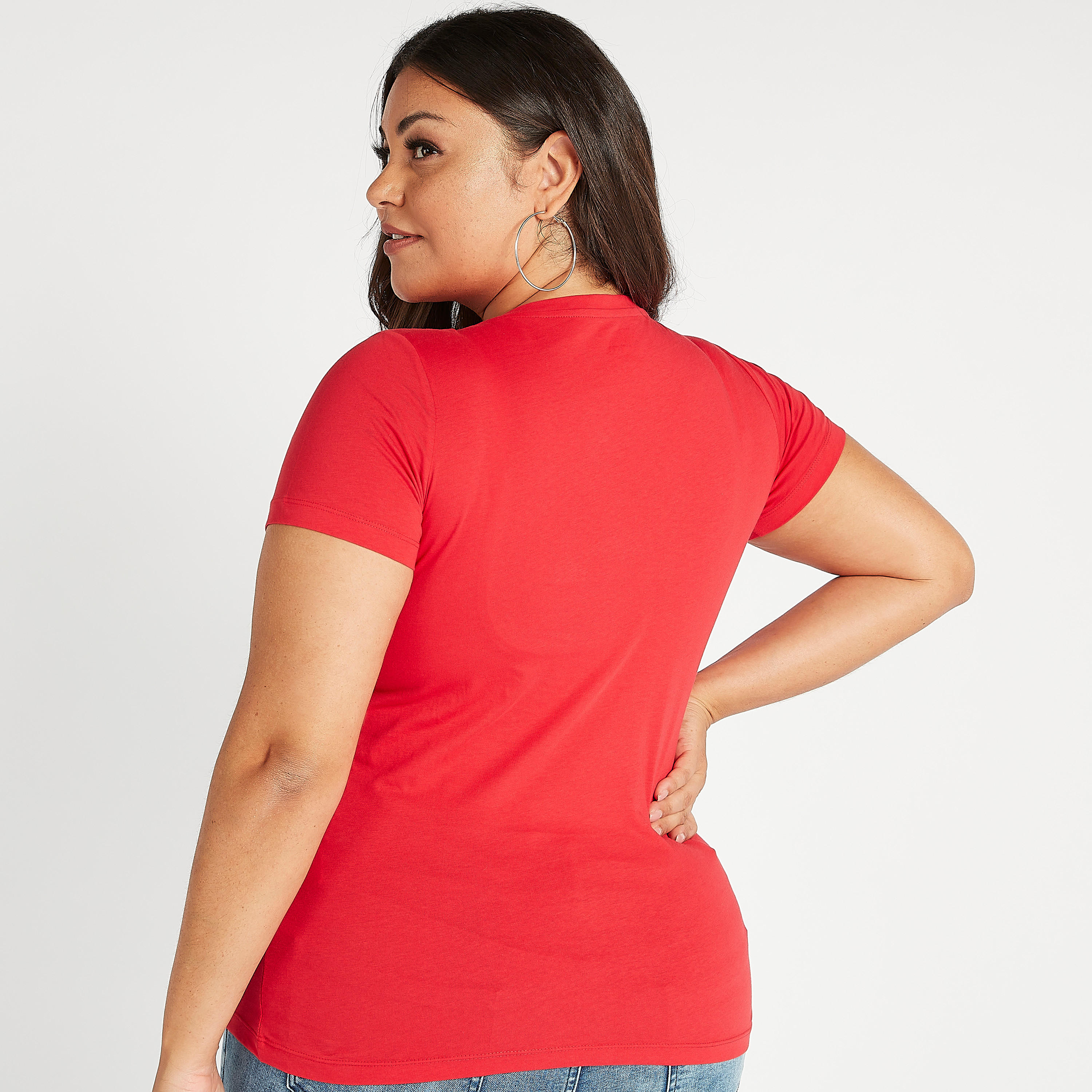 تيشيرت مستدام بطبعات شعار وياقة مستديرة وأكمام قصيرة-women-clothing-tshirts-image-3