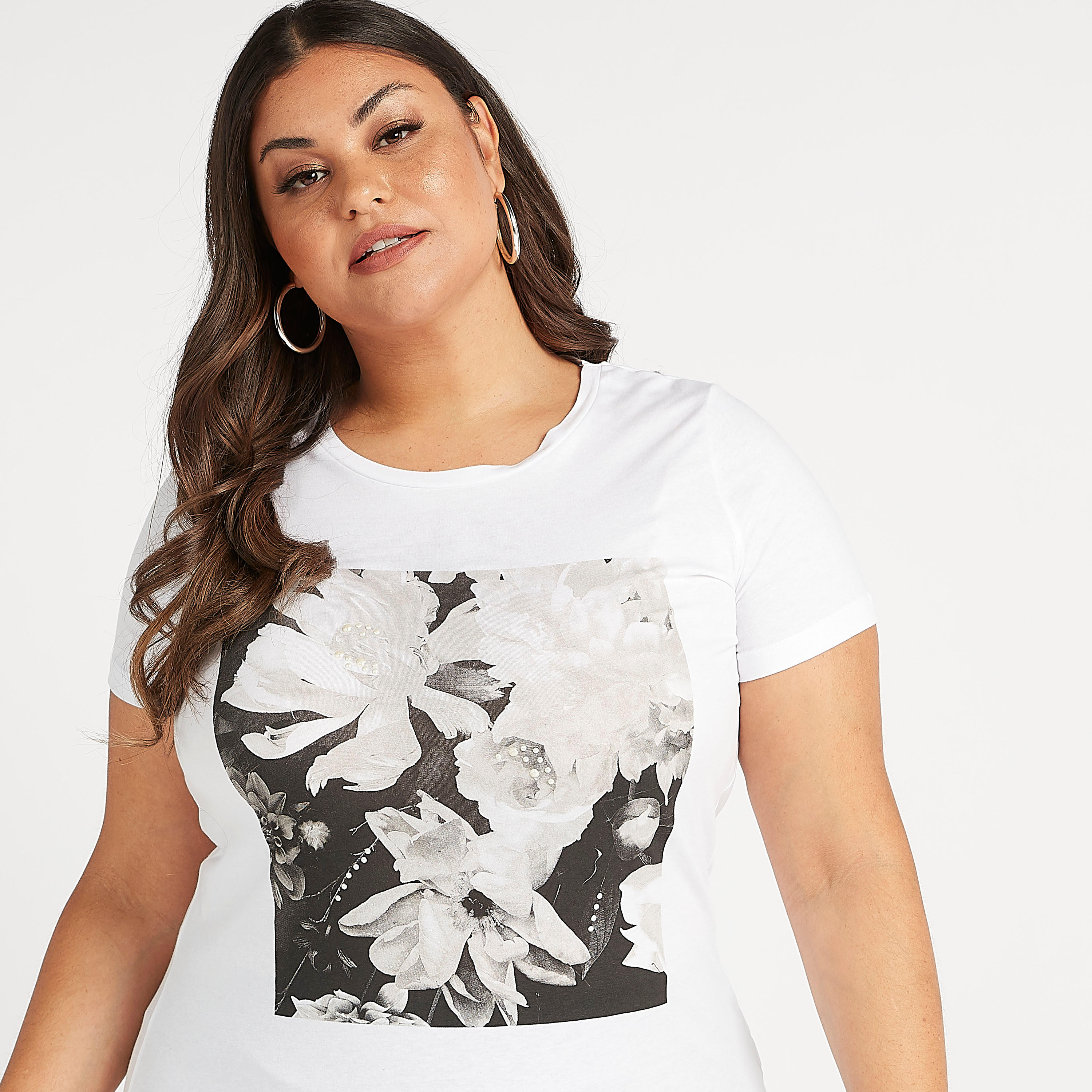 تيشيرت مستدام بياقة ضيّقة وأكمام قصيرة وطبعات أزهار-women-clothing-tshirts-image-1