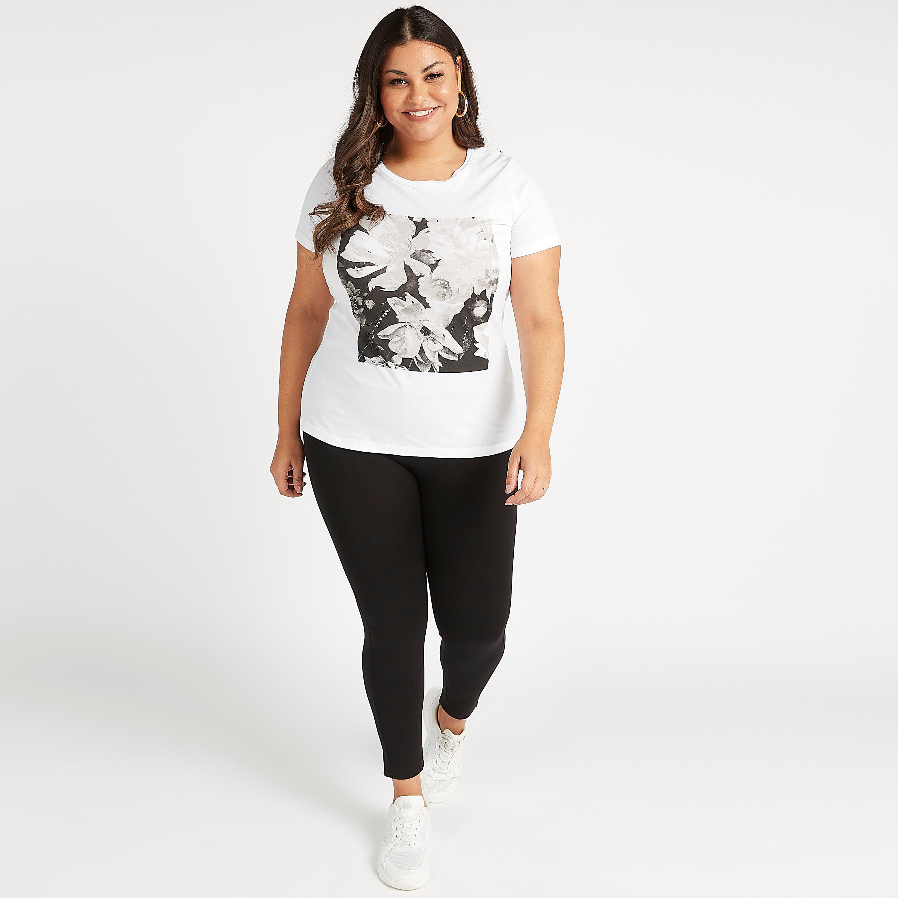 تيشيرت مستدام بياقة ضيّقة وأكمام قصيرة وطبعات أزهار-women-clothing-tshirts-image-2