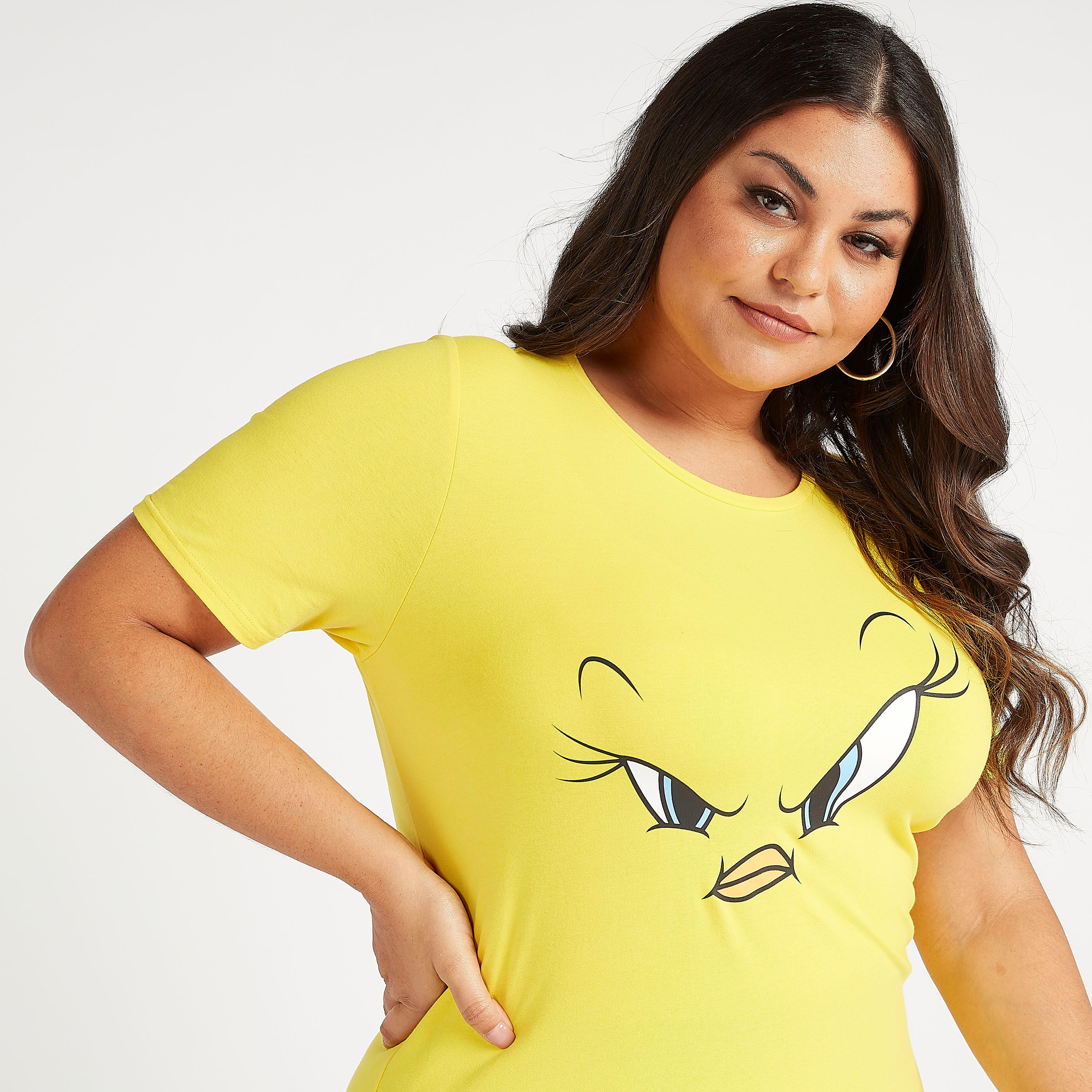 تيشيرت بياقة ضيّقة وأكمام قصيرة وطبعات تويتي-women-clothing-tshirts-image-1