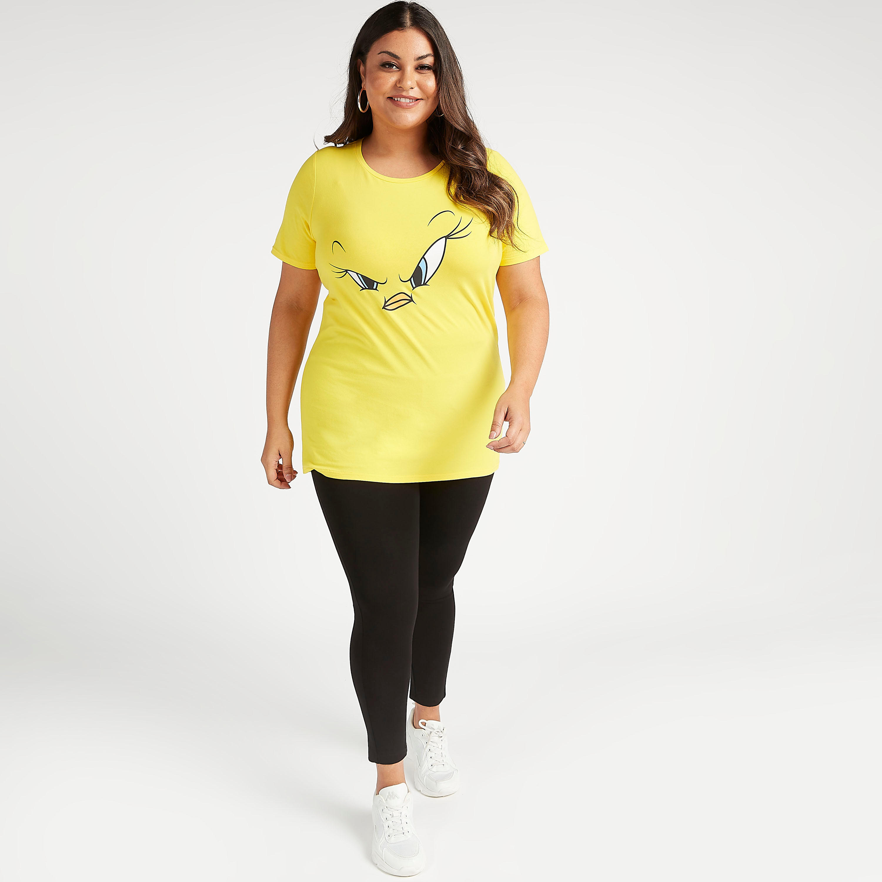 تيشيرت بياقة ضيّقة وأكمام قصيرة وطبعات تويتي-women-clothing-tshirts-image-2