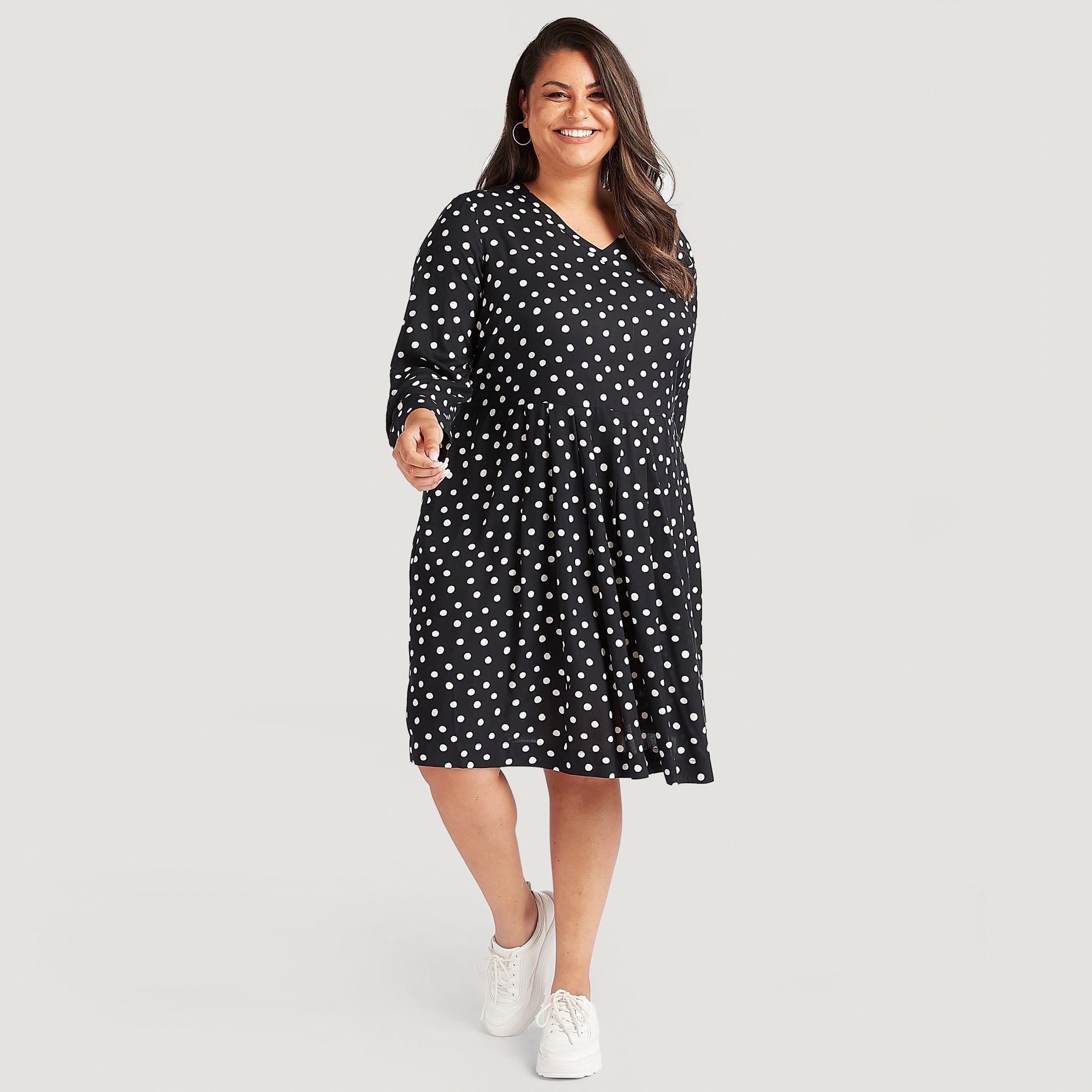 فستان ميدي إيه لاين منقّط بجيوب وياقة v-women-clothing-dresses-image-2