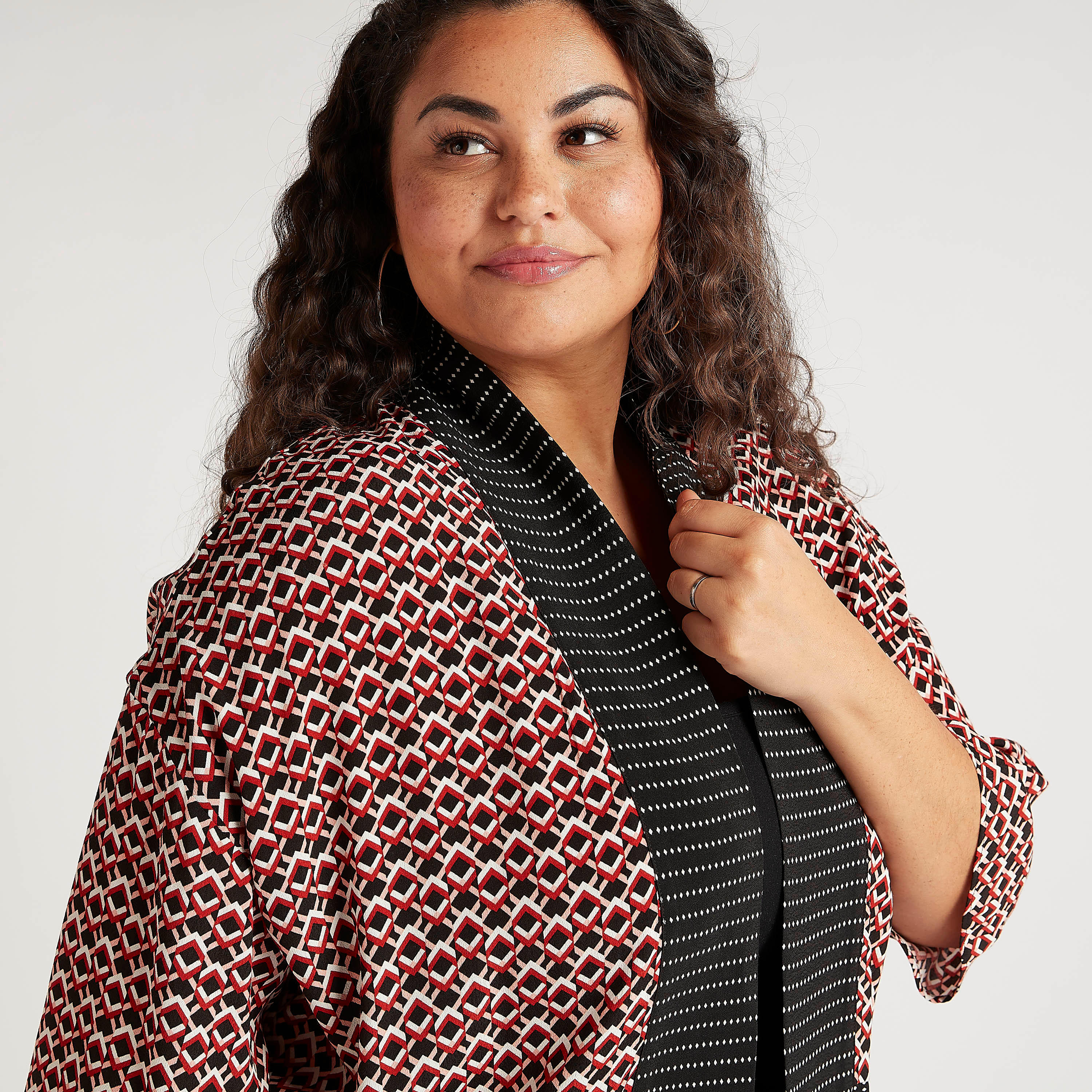 سترة بطبعات وأكمام 3/4-women-winterwear-cardigansandjumpers-cardigans-image-3