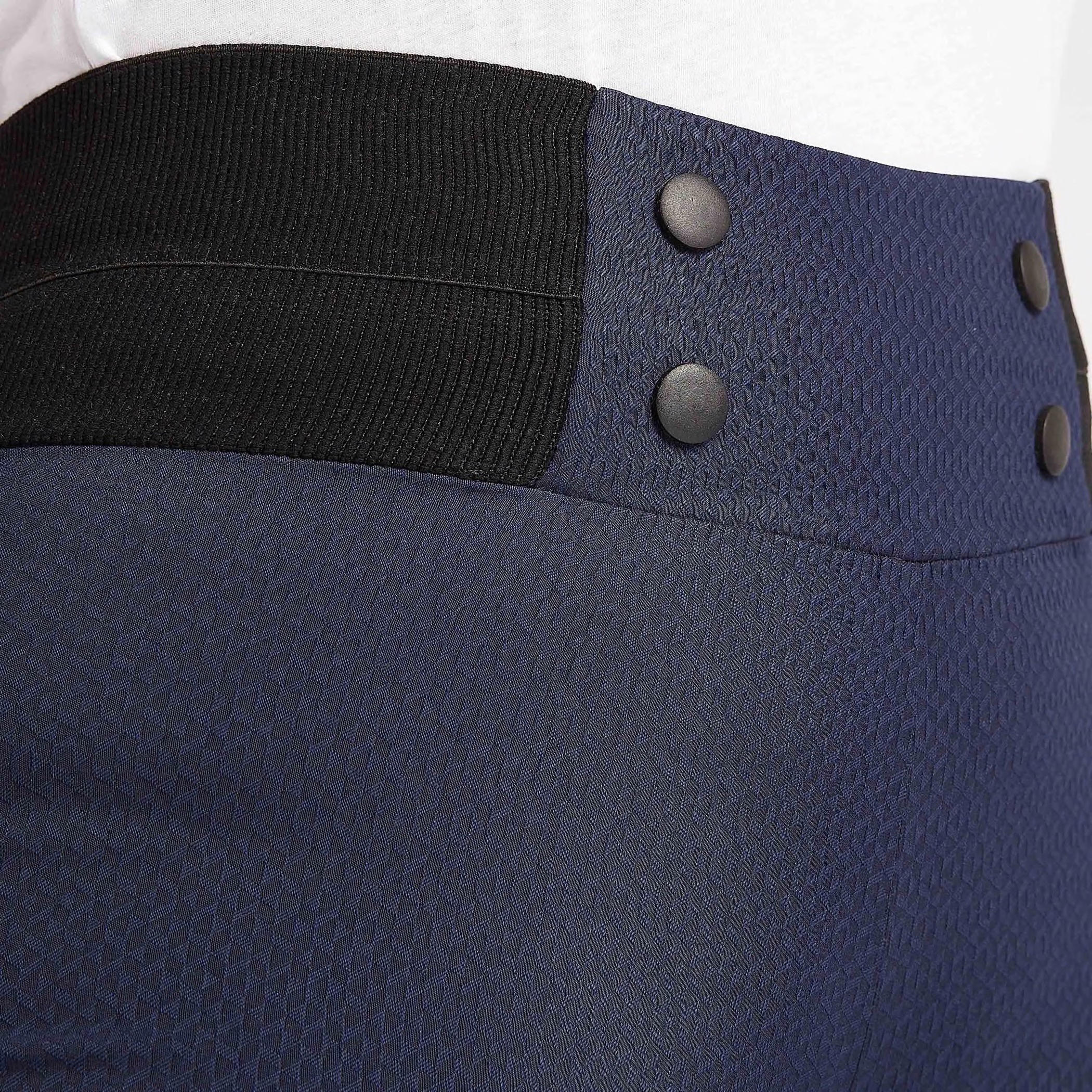 بنطلون ضيّقة بارز الملمس بخصر مطّاطي متوسّط الارتفاع وتفاصيل زر-women-clothing-bottoms-leggings-image-4