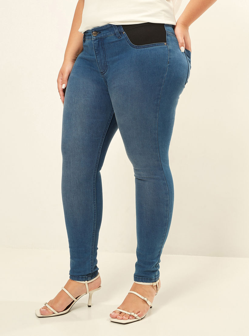 بنطلون جينز سكيني سادة بخصر مطّاطي متوسط الارتفاع-women-clothing-bottoms-jeans-image-4