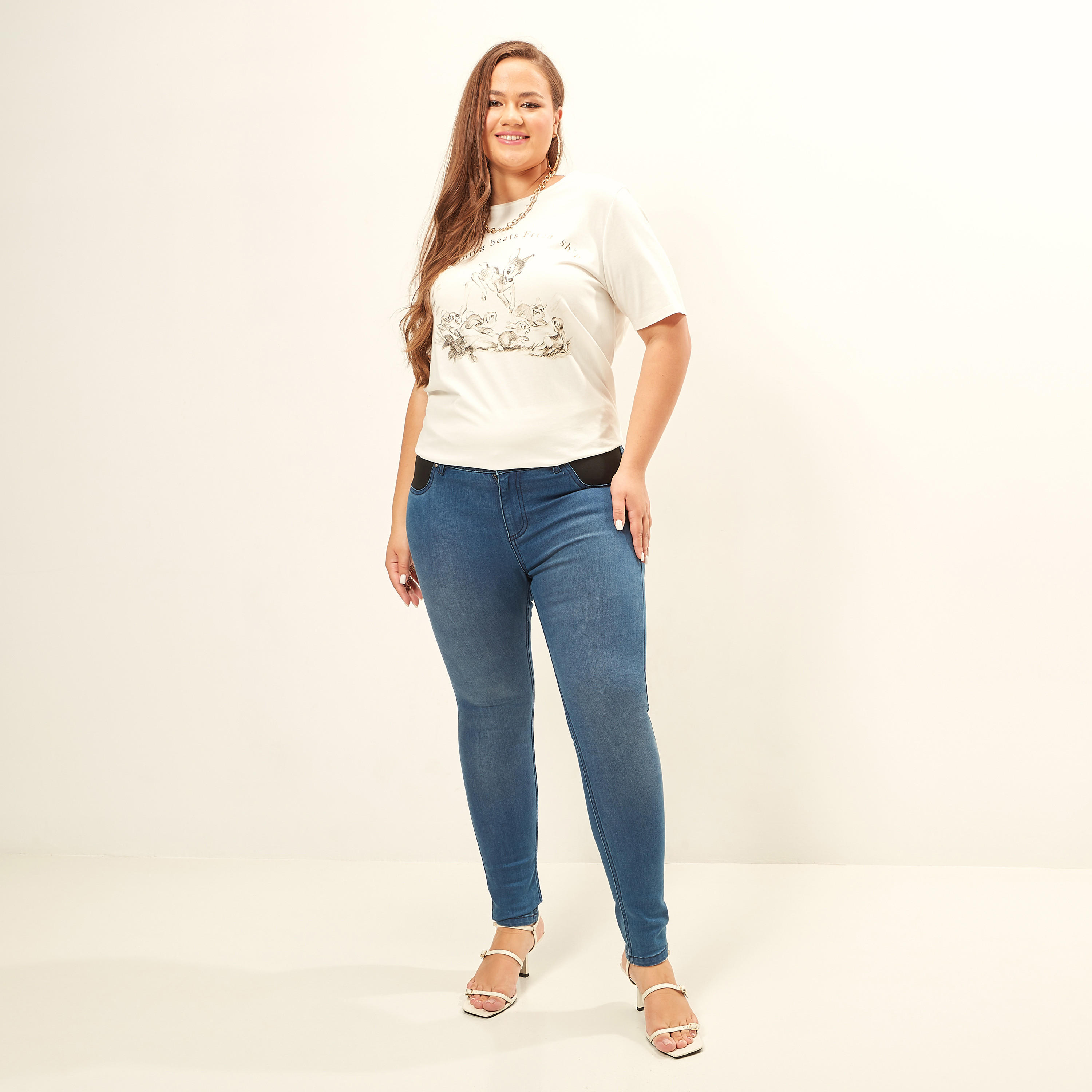 بنطلون جينز سكيني سادة بخصر مطّاطي متوسط الارتفاع-women-clothing-bottoms-jeans-image-3