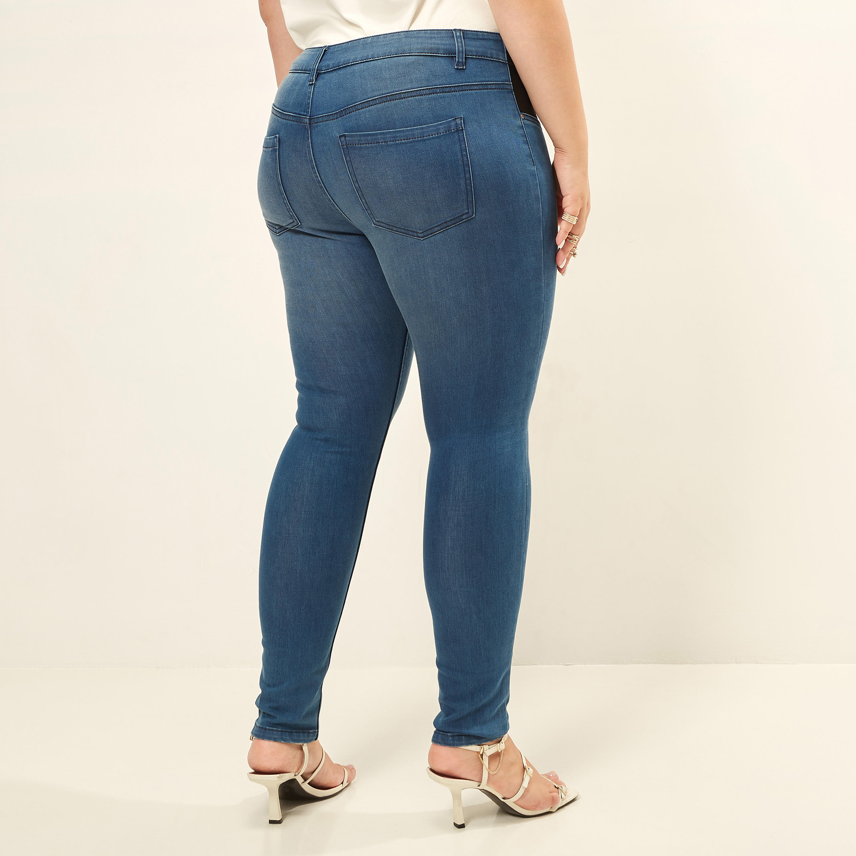 بنطلون جينز سكيني سادة بخصر مطّاطي متوسط الارتفاع-women-clothing-bottoms-jeans-image-1