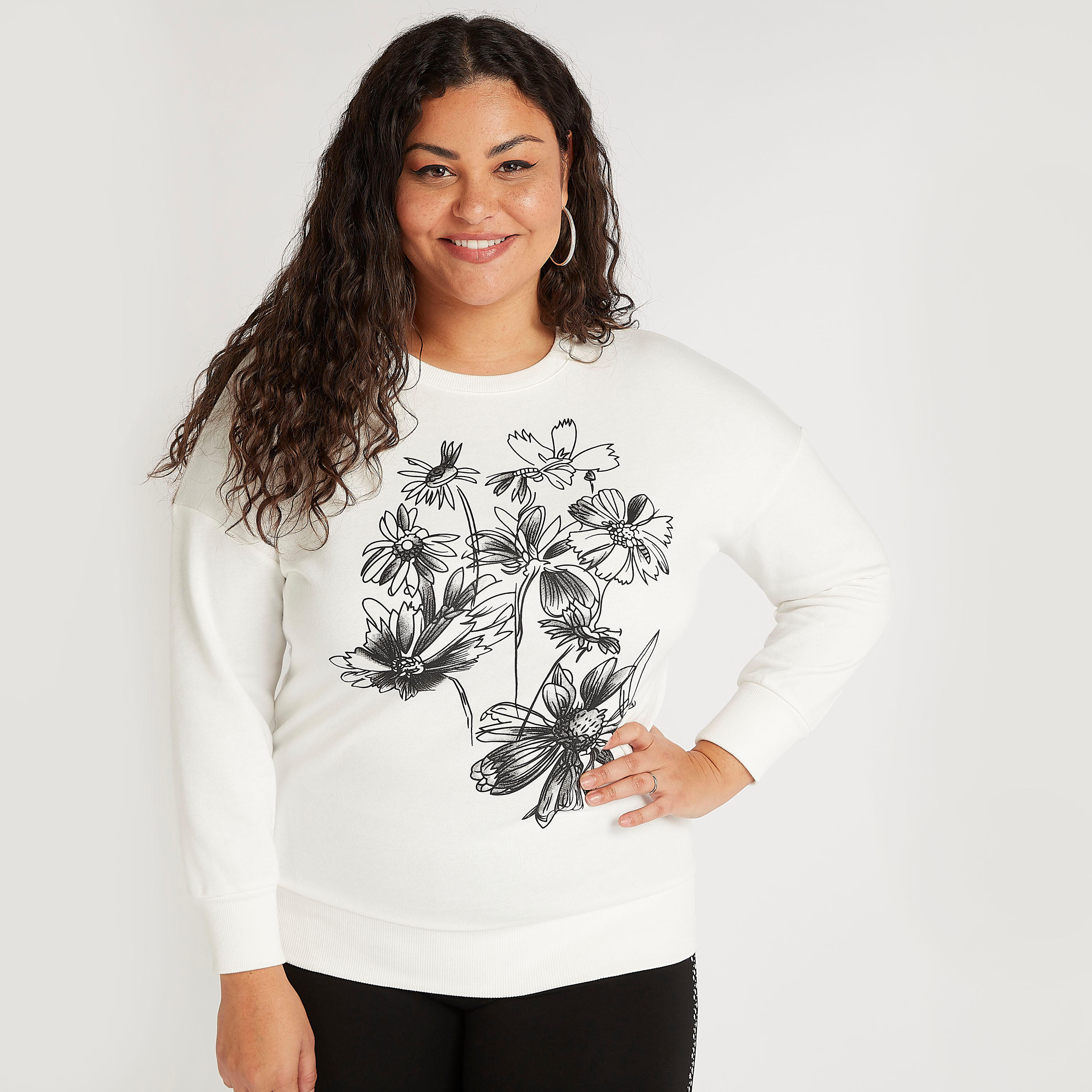 سويت شيرت بياقة ضيقة وأكمام طويلة وطبعات-women-winterwear-hoodiesandsweatshirts-sweatshirts-image-4