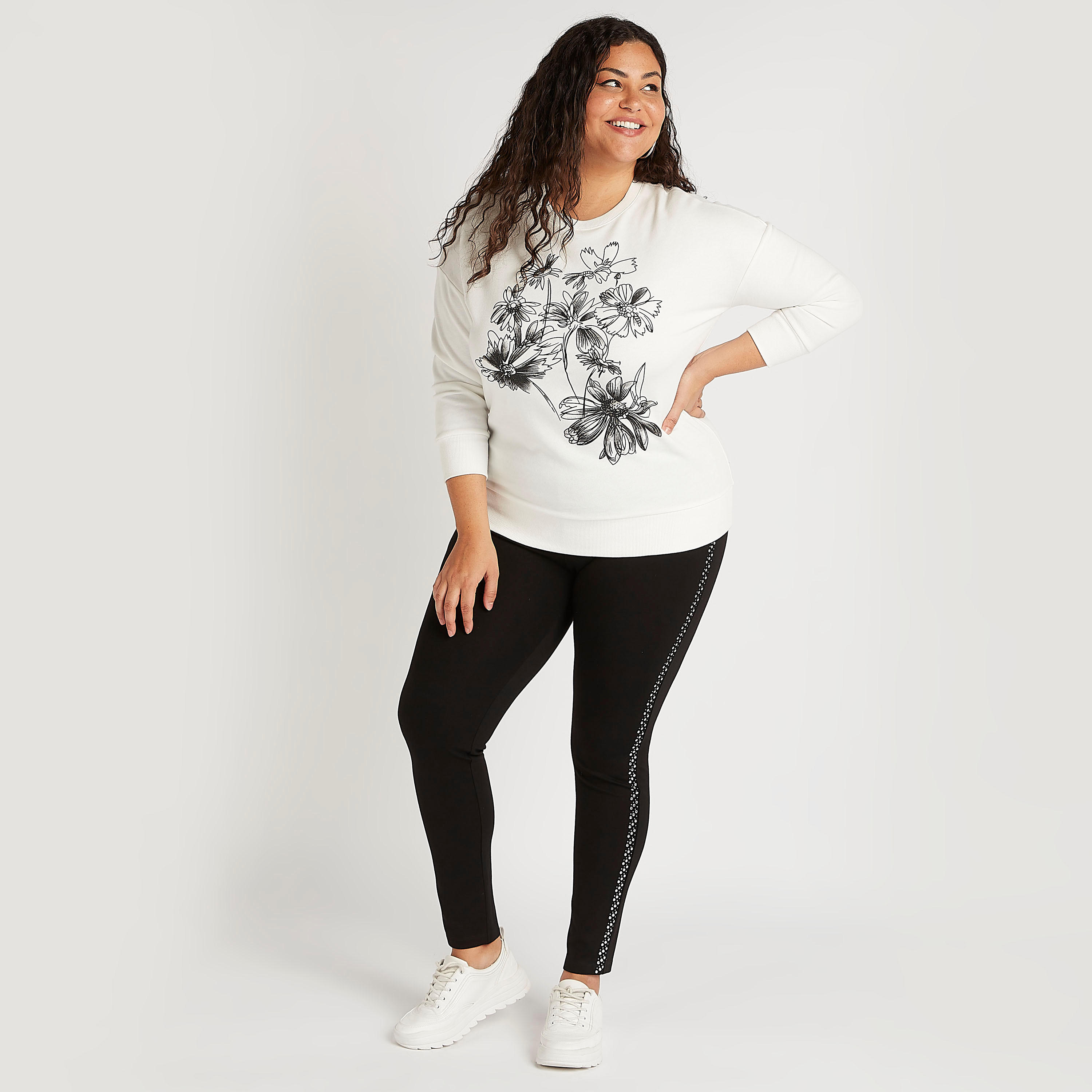 سويت شيرت بياقة ضيقة وأكمام طويلة وطبعات-women-winterwear-hoodiesandsweatshirts-sweatshirts-image-3