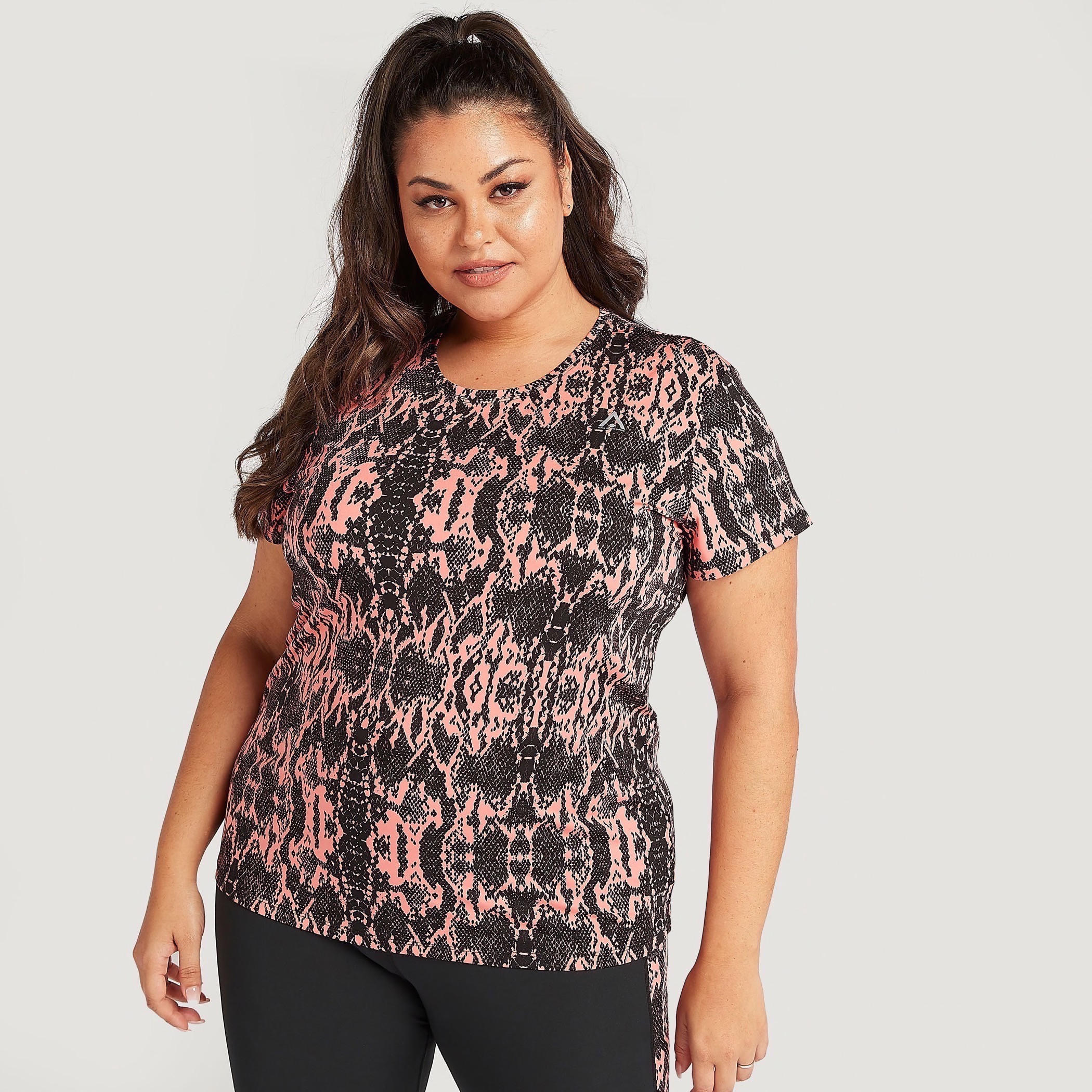تيشيرت بأكمام قصيرة وياقة مستديرة وطبعات-women-clothing-tshirts-image-4