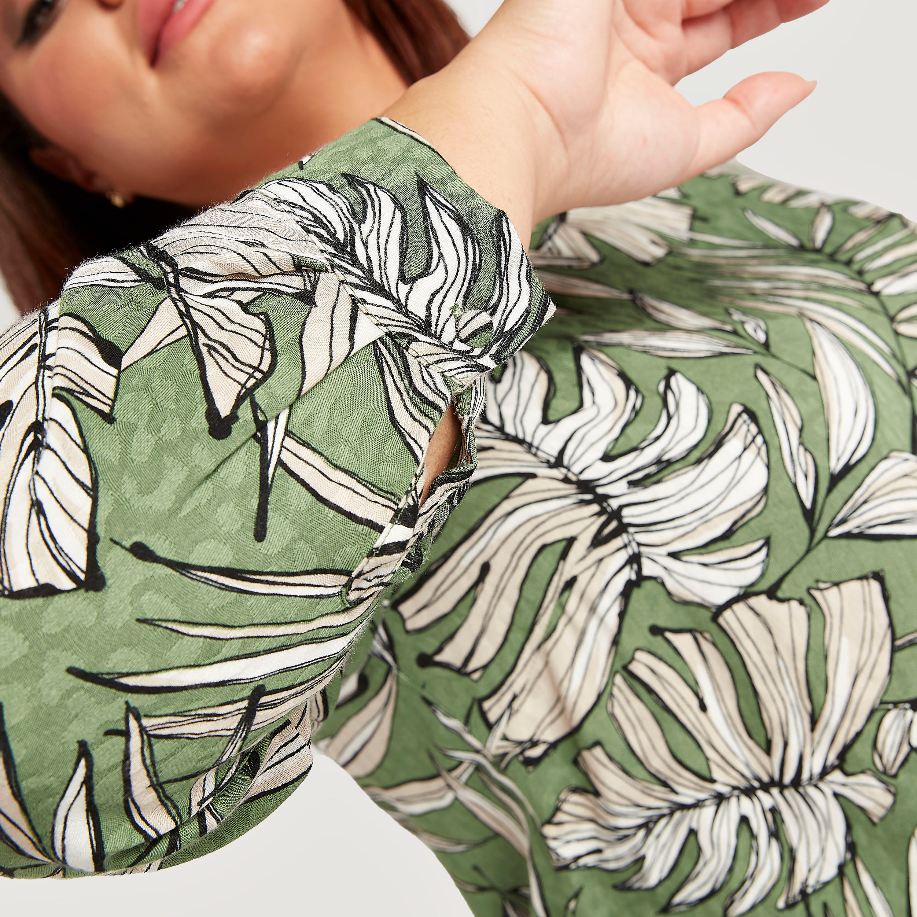 فستان ميدي بتصميم أزهار وأكمام طويلة وفتحة جانبيّة-women-clothing-dresses-image-5