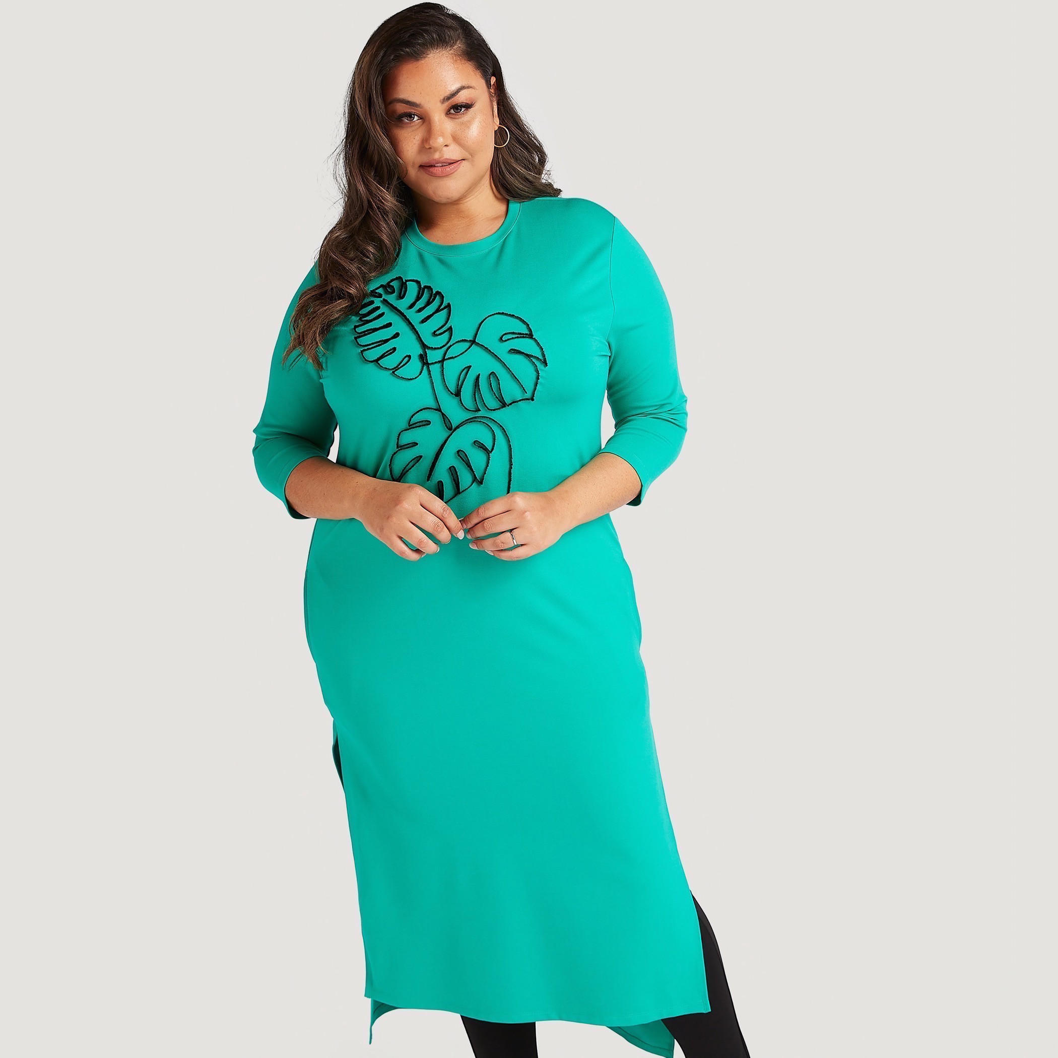 فستان ميدي واسع مطرّز بجيوب وأطراف غير مستوية-women-clothing-dresses-image-6