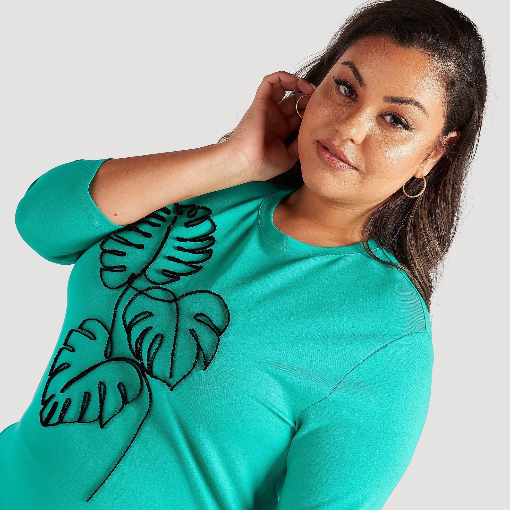 فستان ميدي واسع مطرّز بجيوب وأطراف غير مستوية-women-clothing-dresses-image-4