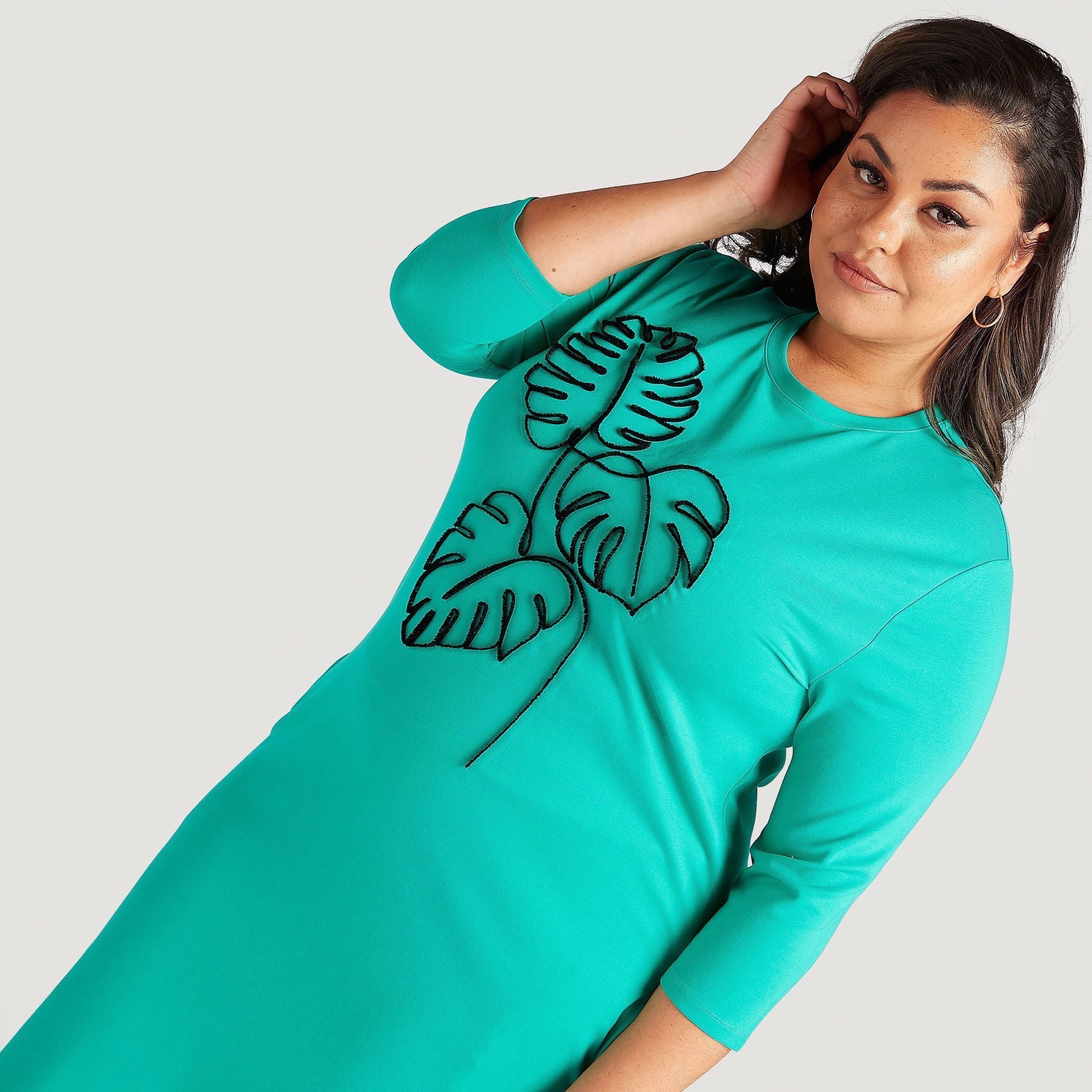 فستان ميدي واسع مطرّز بجيوب وأطراف غير مستوية-women-clothing-dresses-image-2